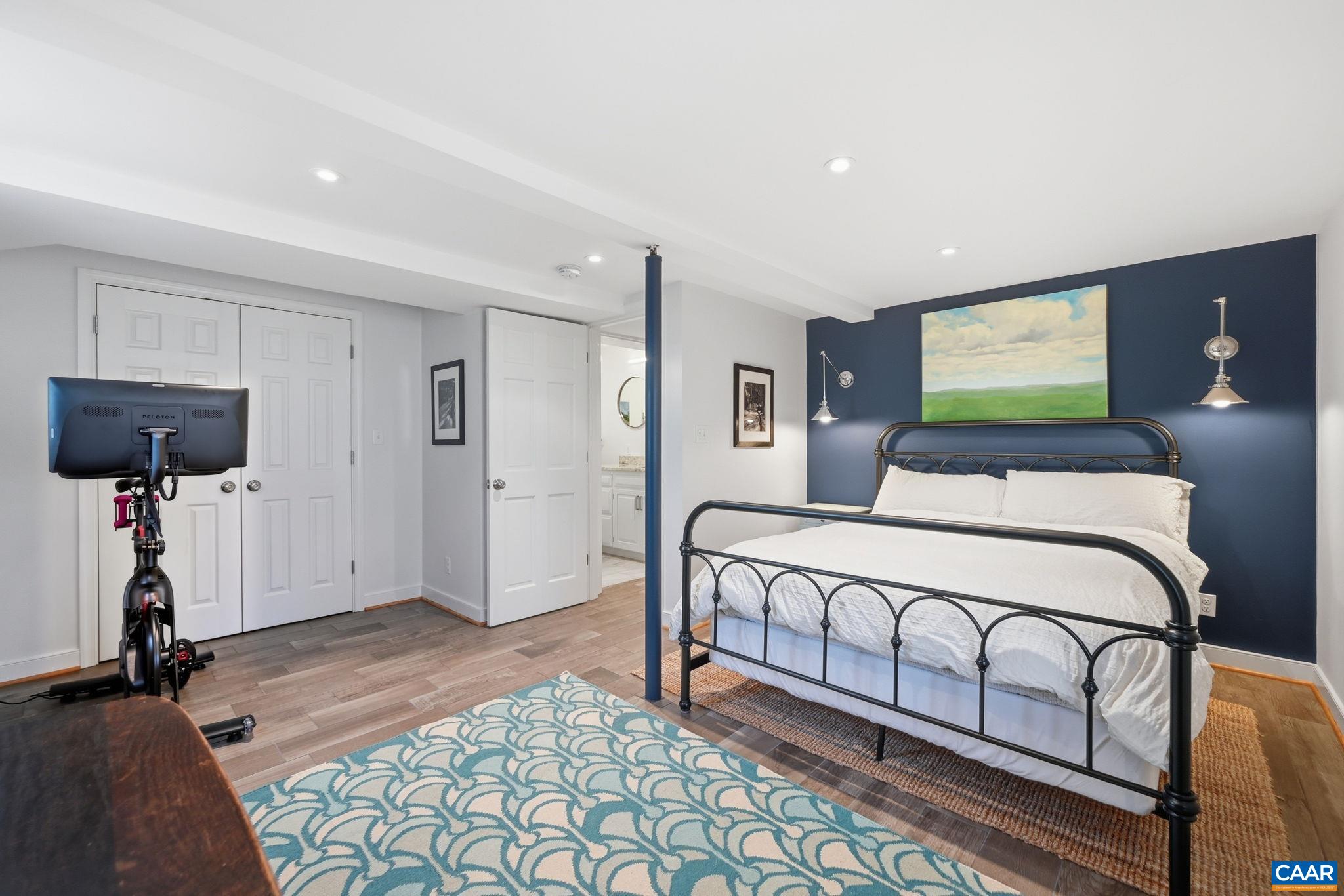 2404 PINE GARTH RUN
