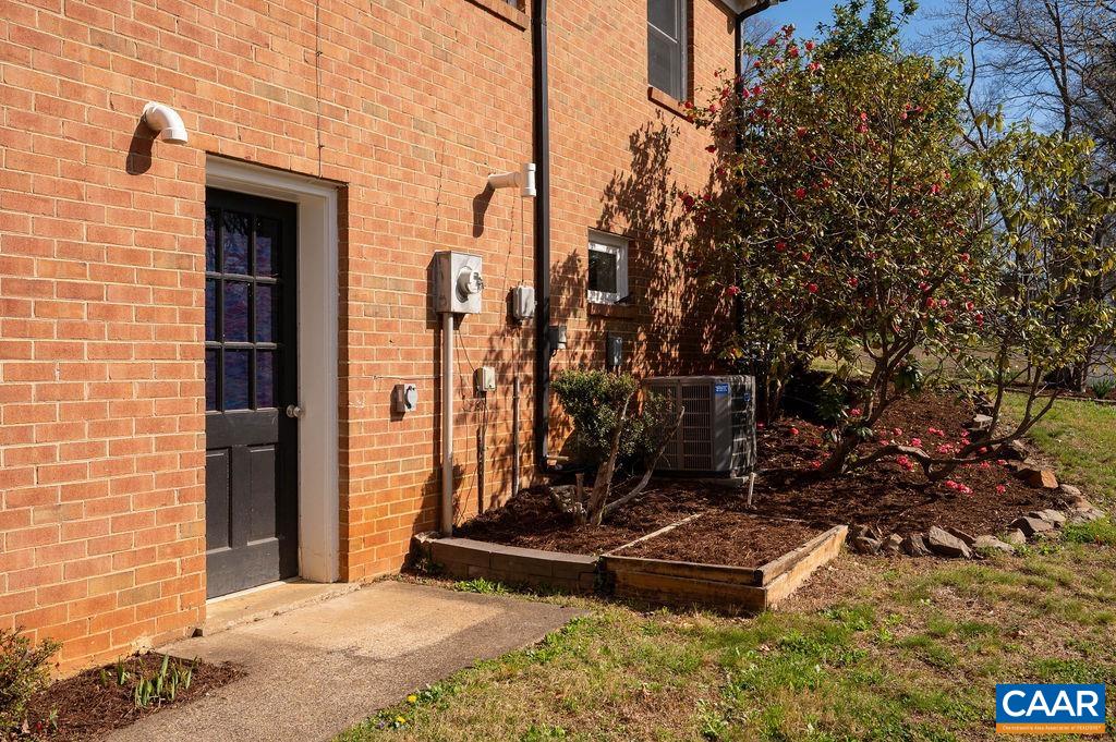 409 WESTMORELAND CT