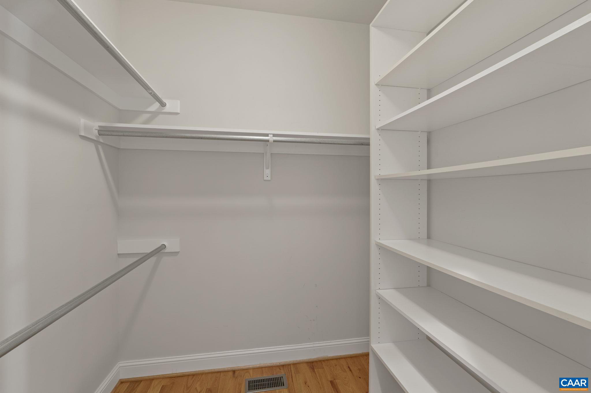 4190 LUXOR TERRACE DR