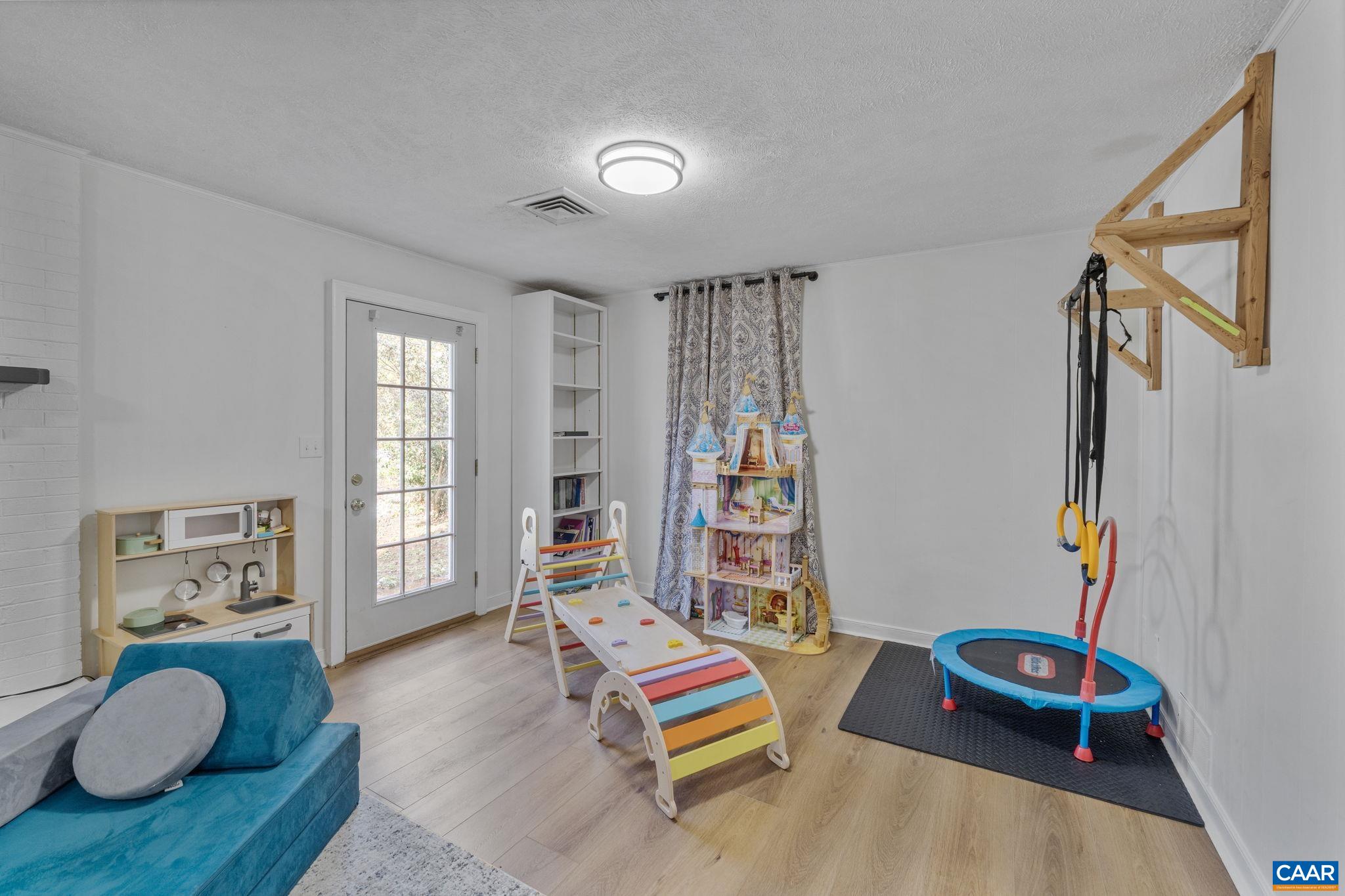 2720 LEEDS LN