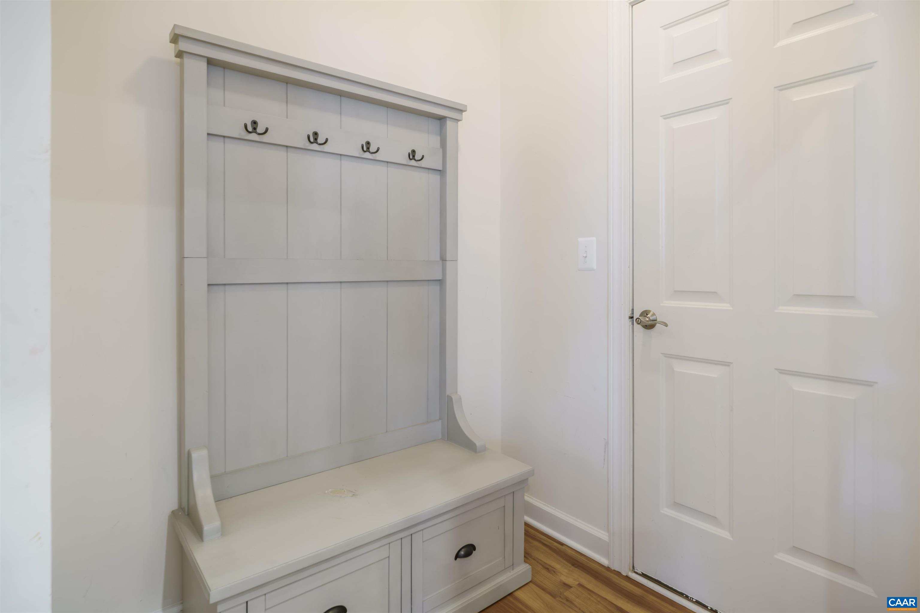 336 BISHOPGATE LN