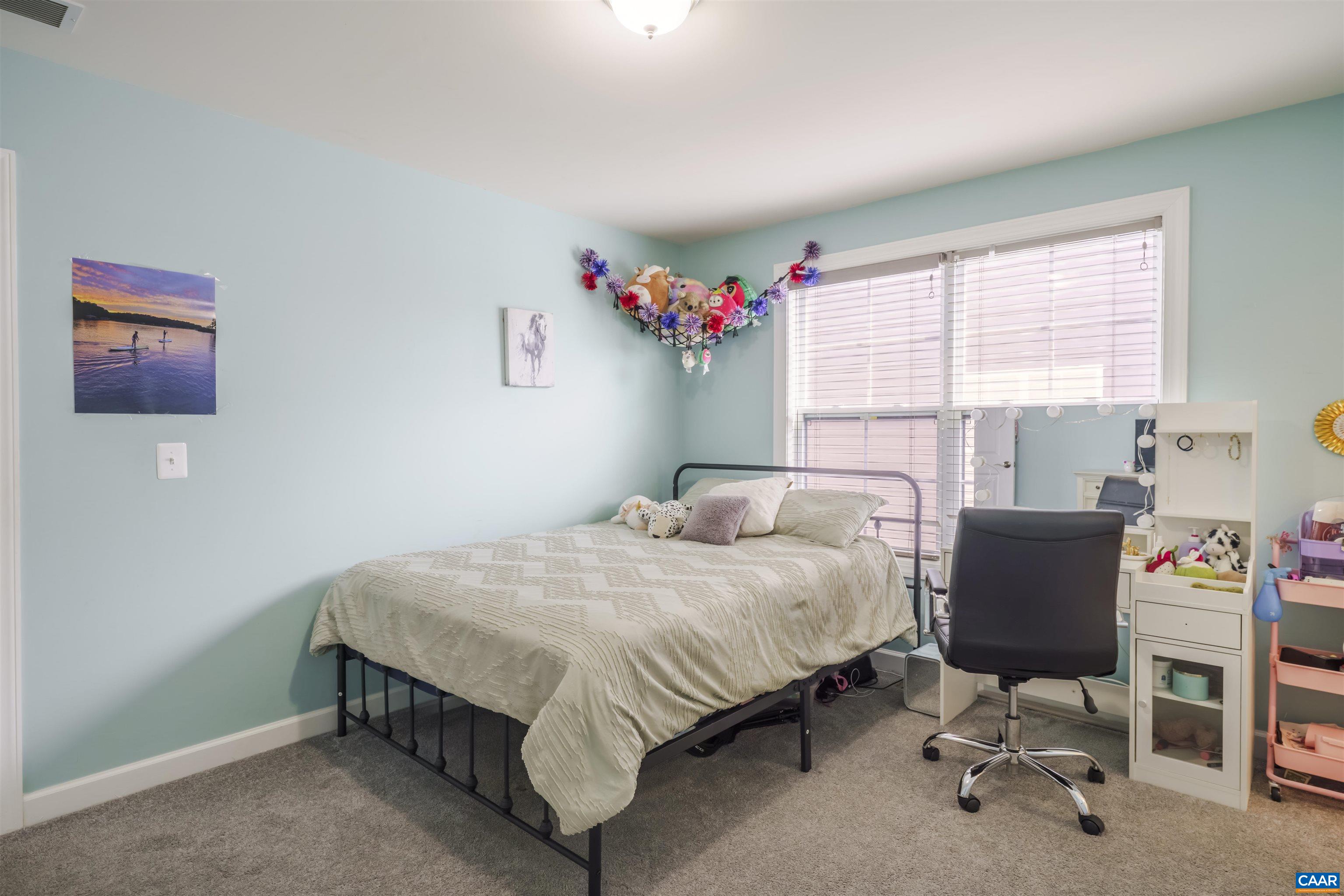 336 BISHOPGATE LN