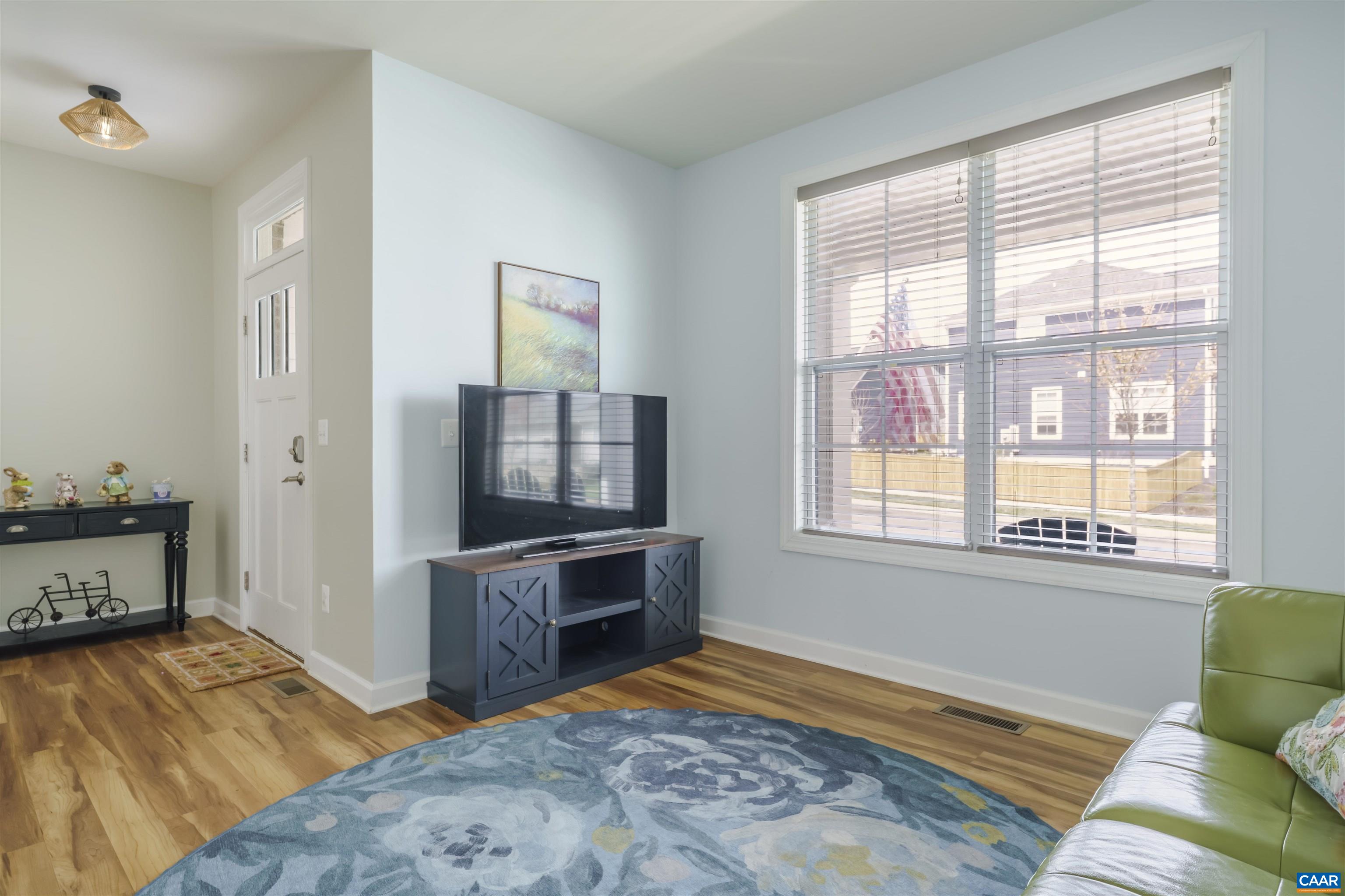 336 BISHOPGATE LN