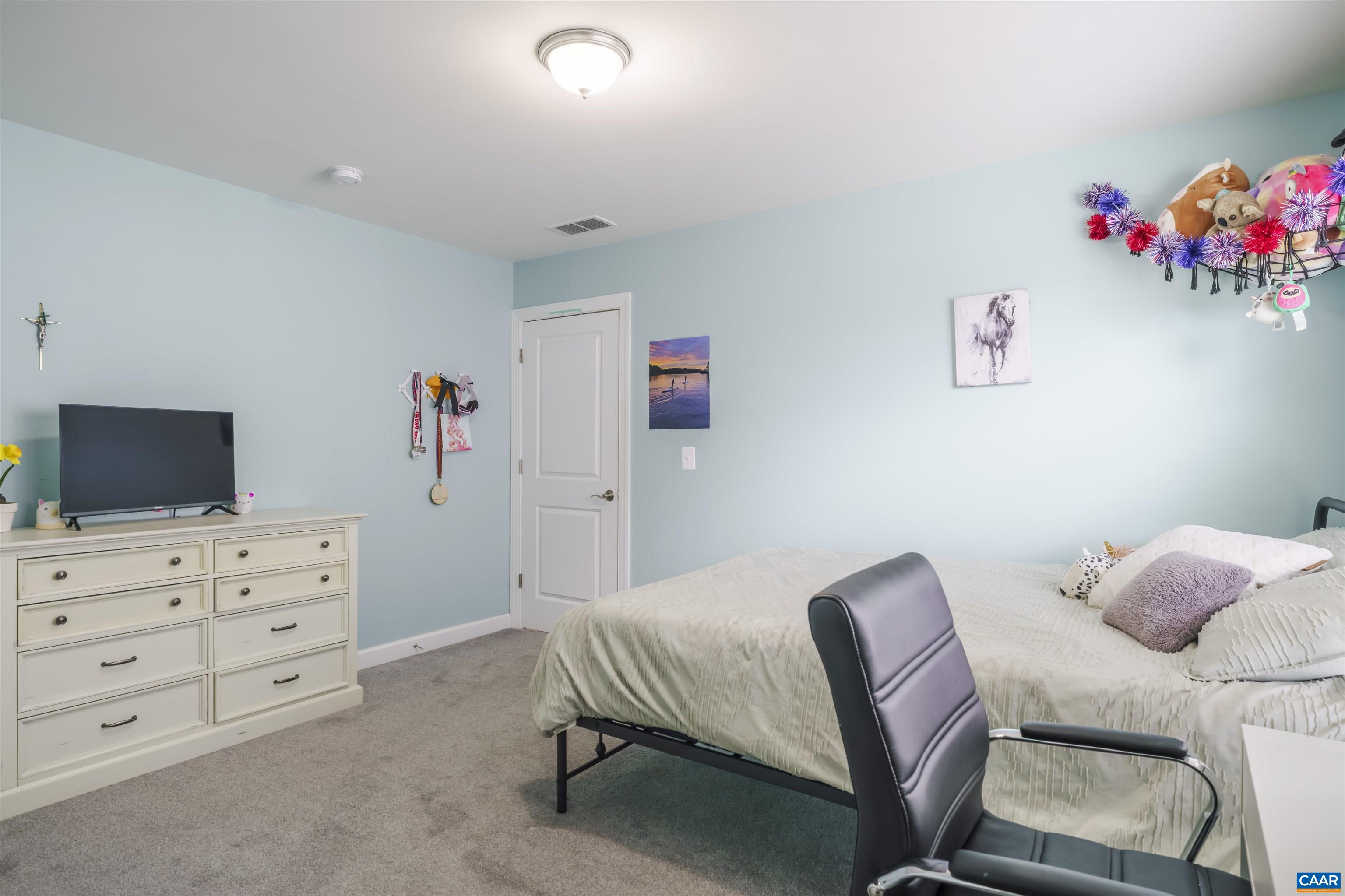 336 BISHOPGATE LN