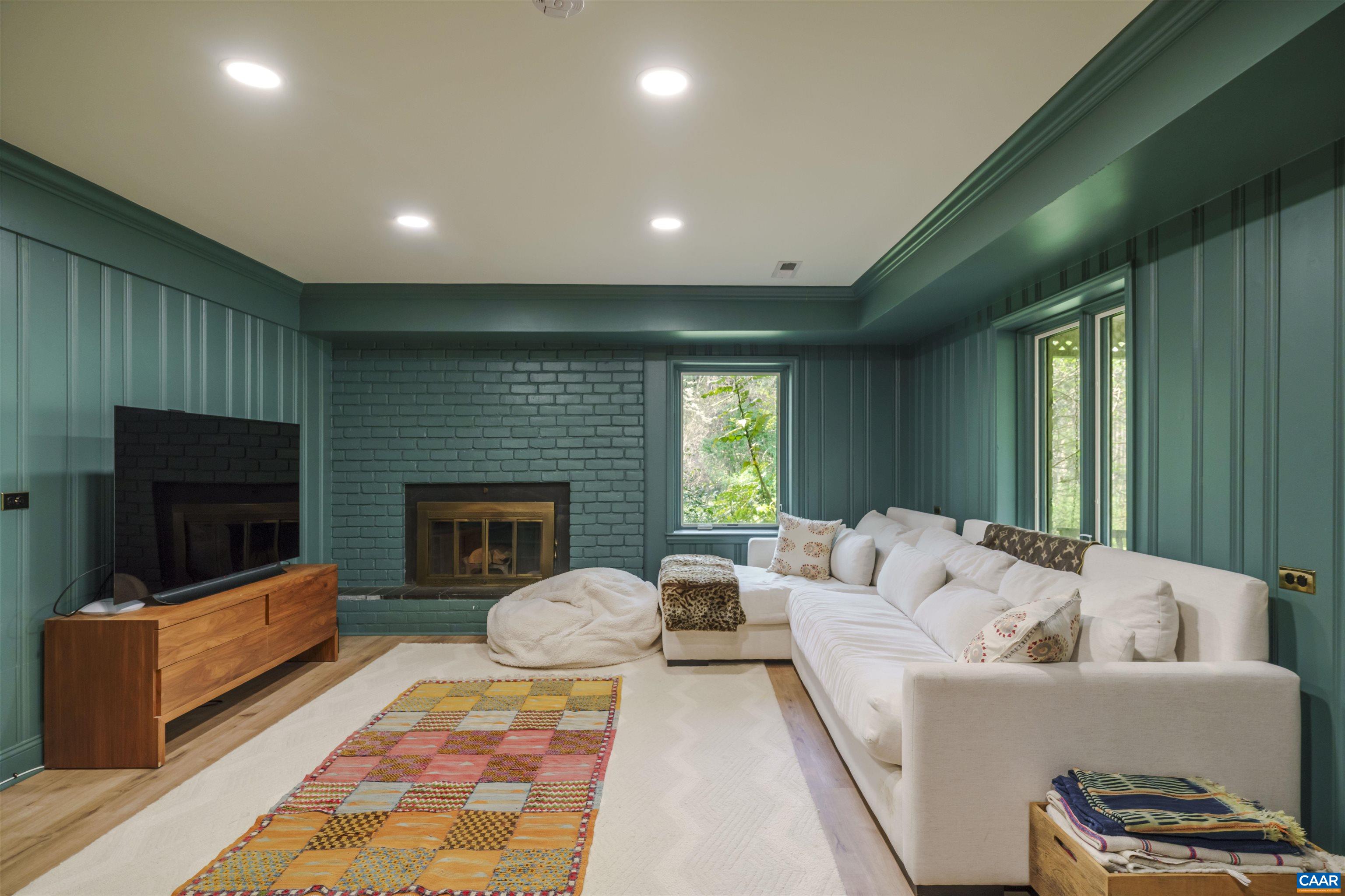 2220 CORNWALL RD