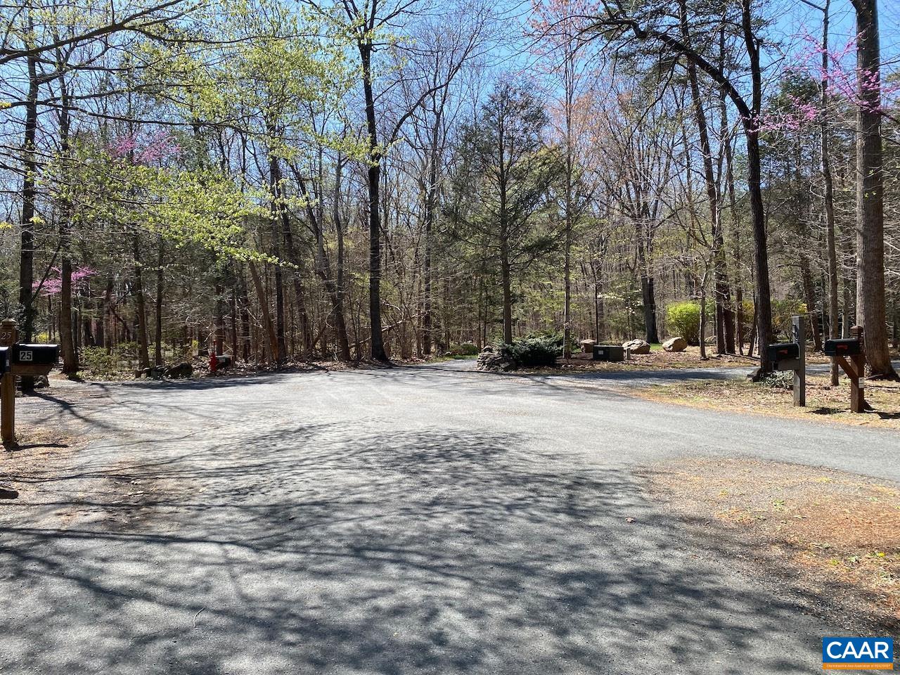38 CREEKSIDE CL