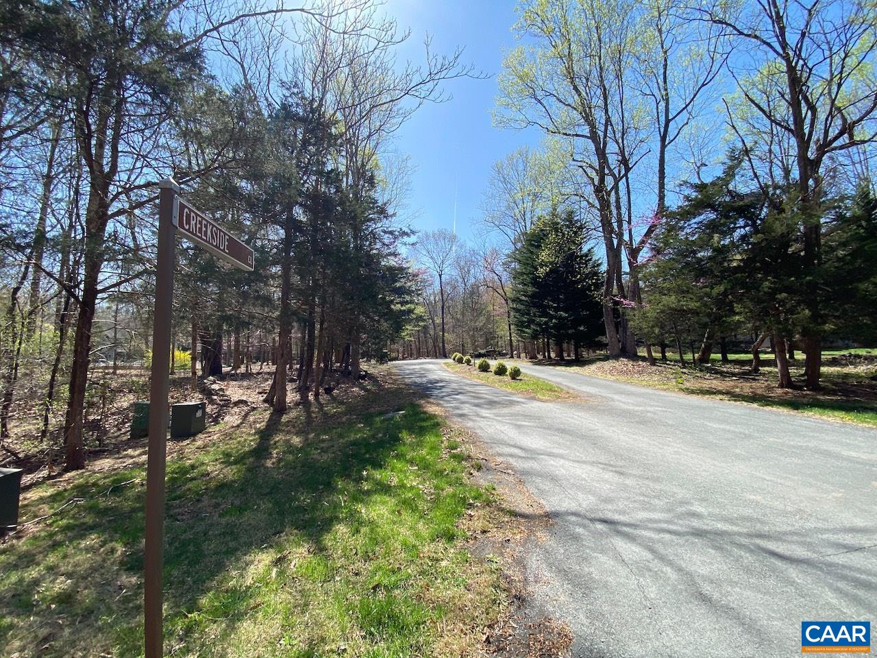 38 CREEKSIDE CL