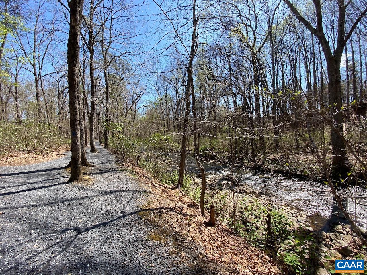 38 CREEKSIDE CL