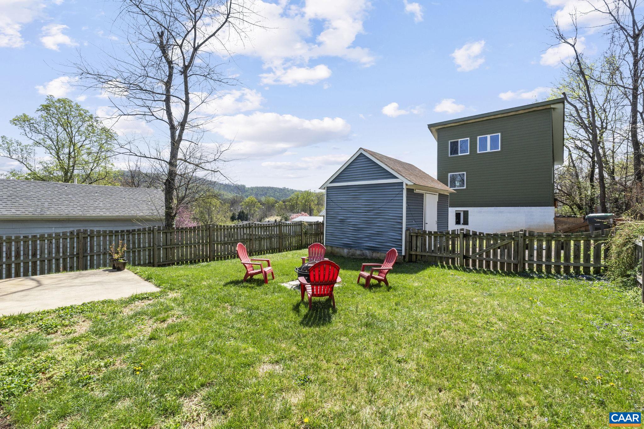 904 ROCKLAND AVE