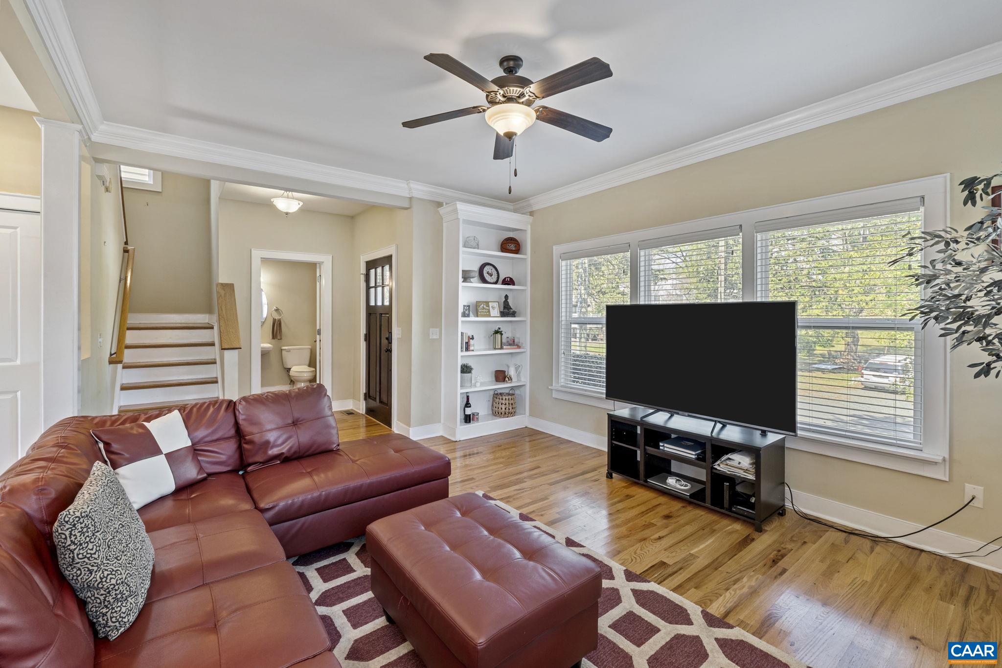 904 ROCKLAND AVE