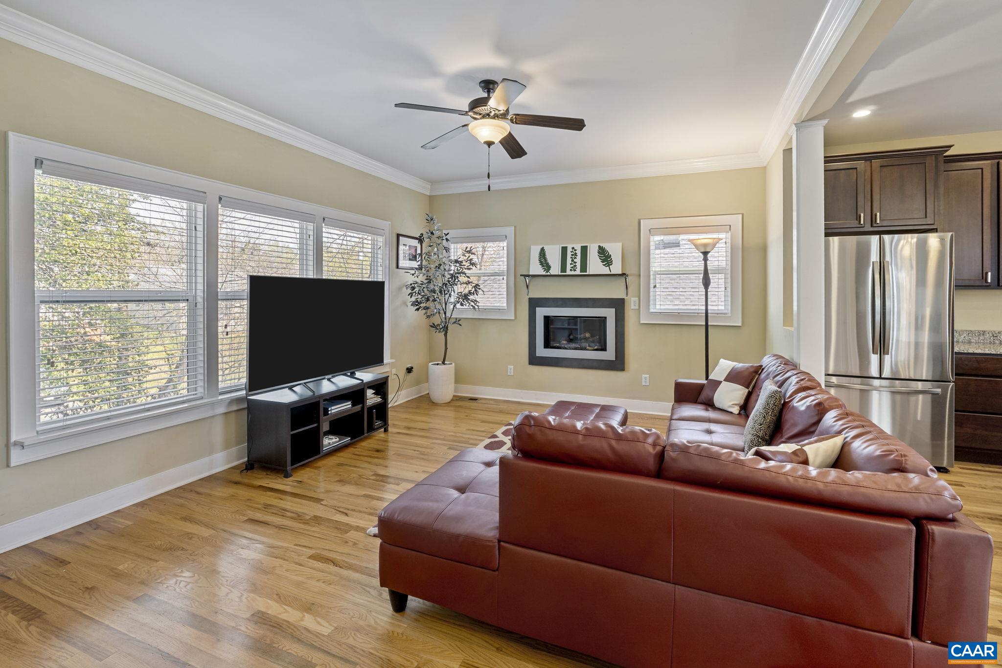 904 ROCKLAND AVE