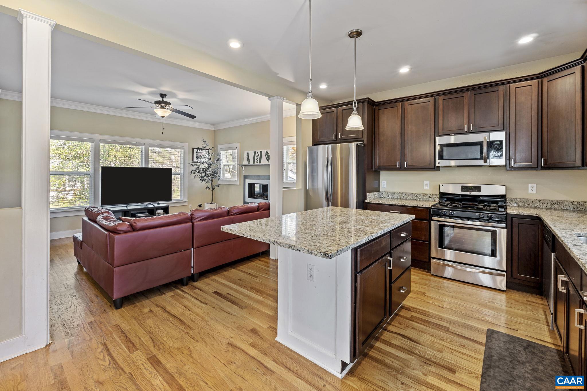 904 ROCKLAND AVE