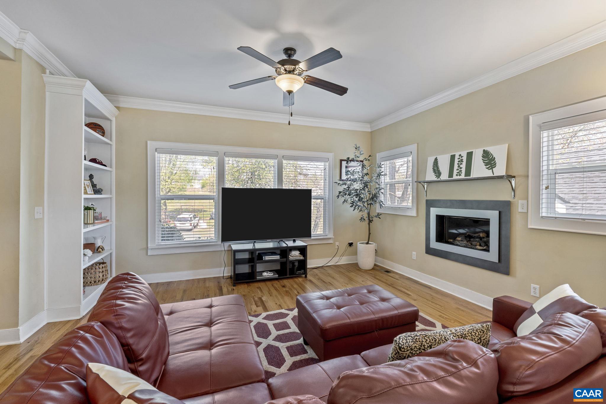 904 ROCKLAND AVE
