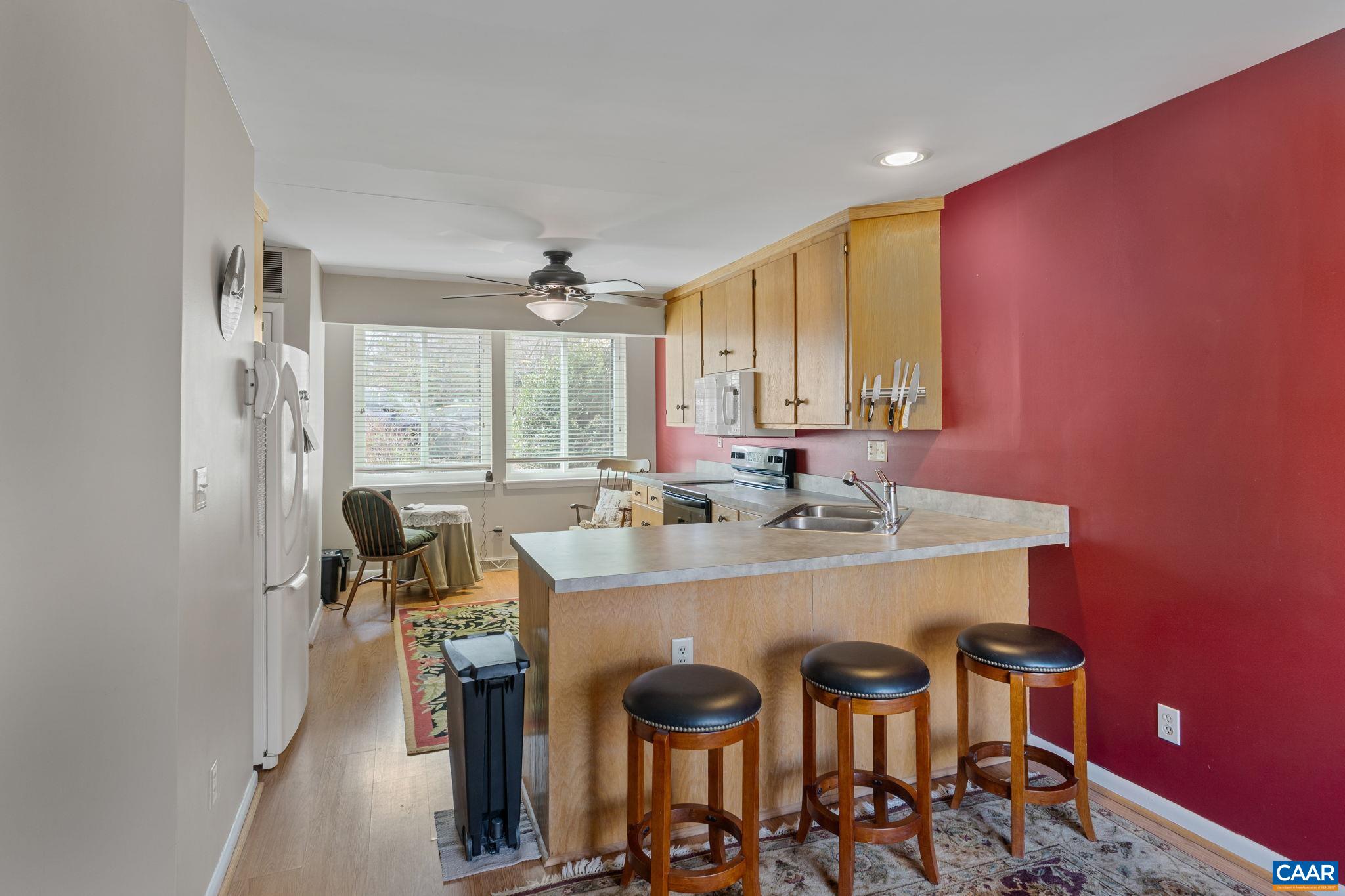 1212 CHATHAM RDG