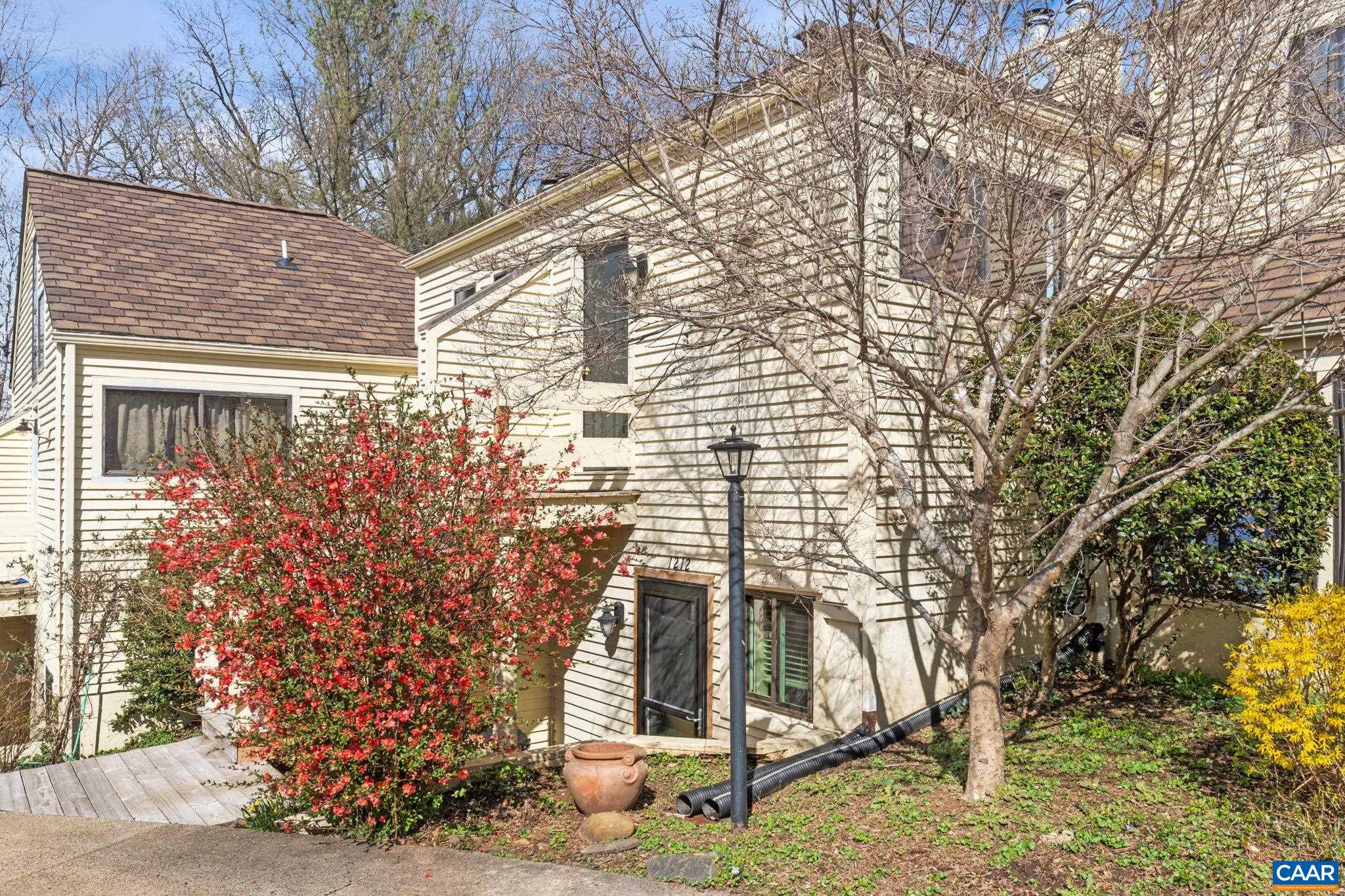 1212 CHATHAM RDG