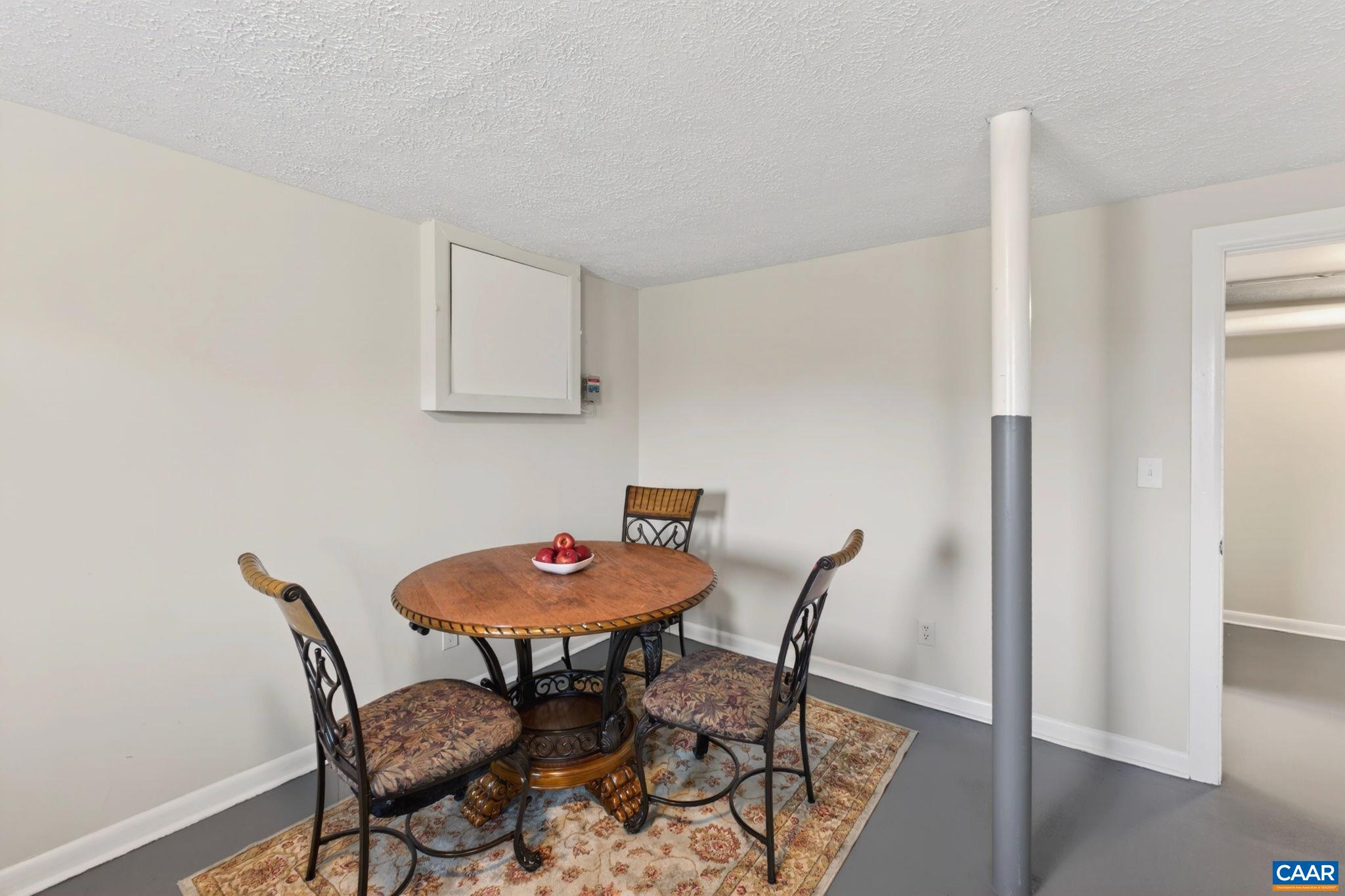 316 CARLTON RD