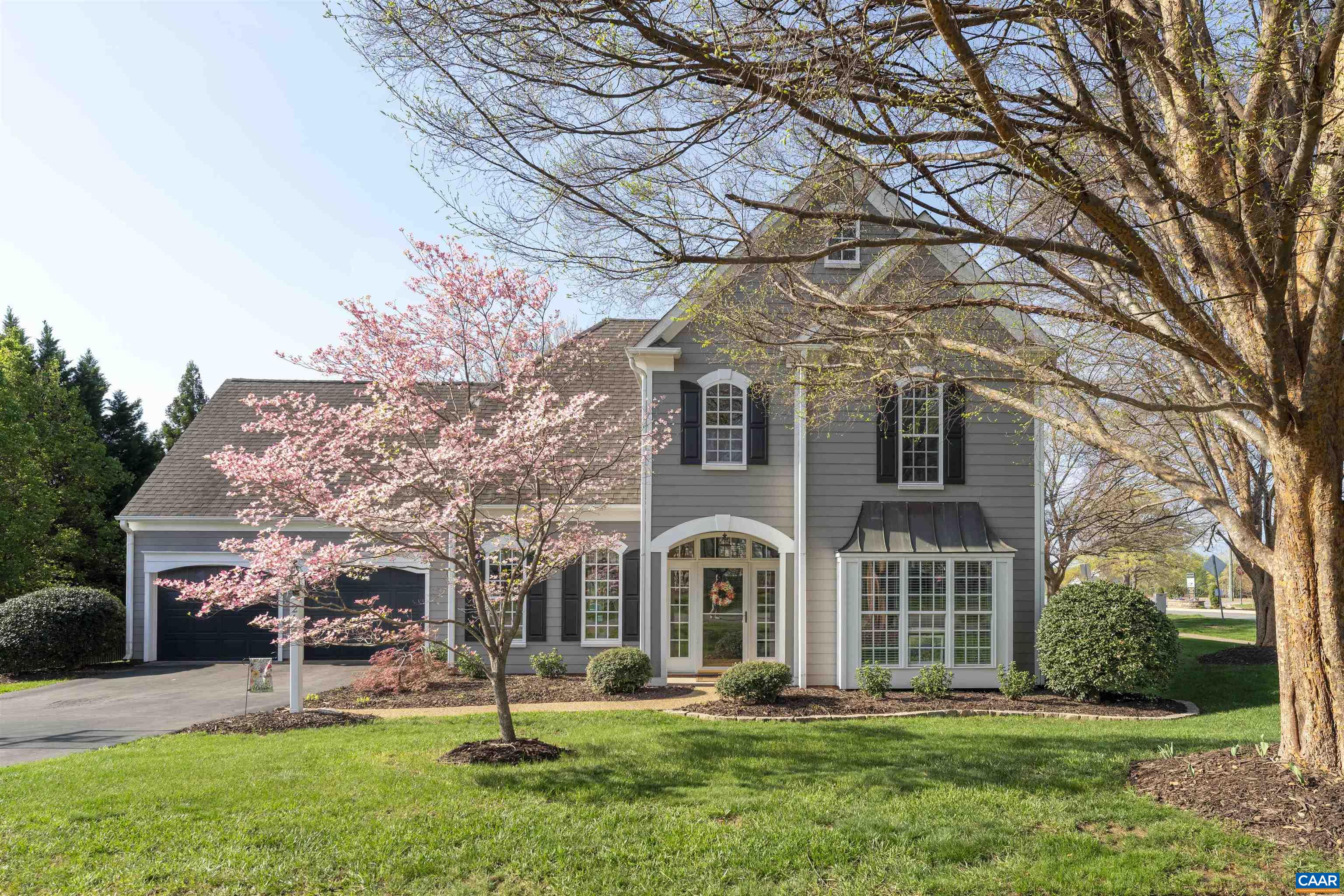 212 GRAYROCK DR