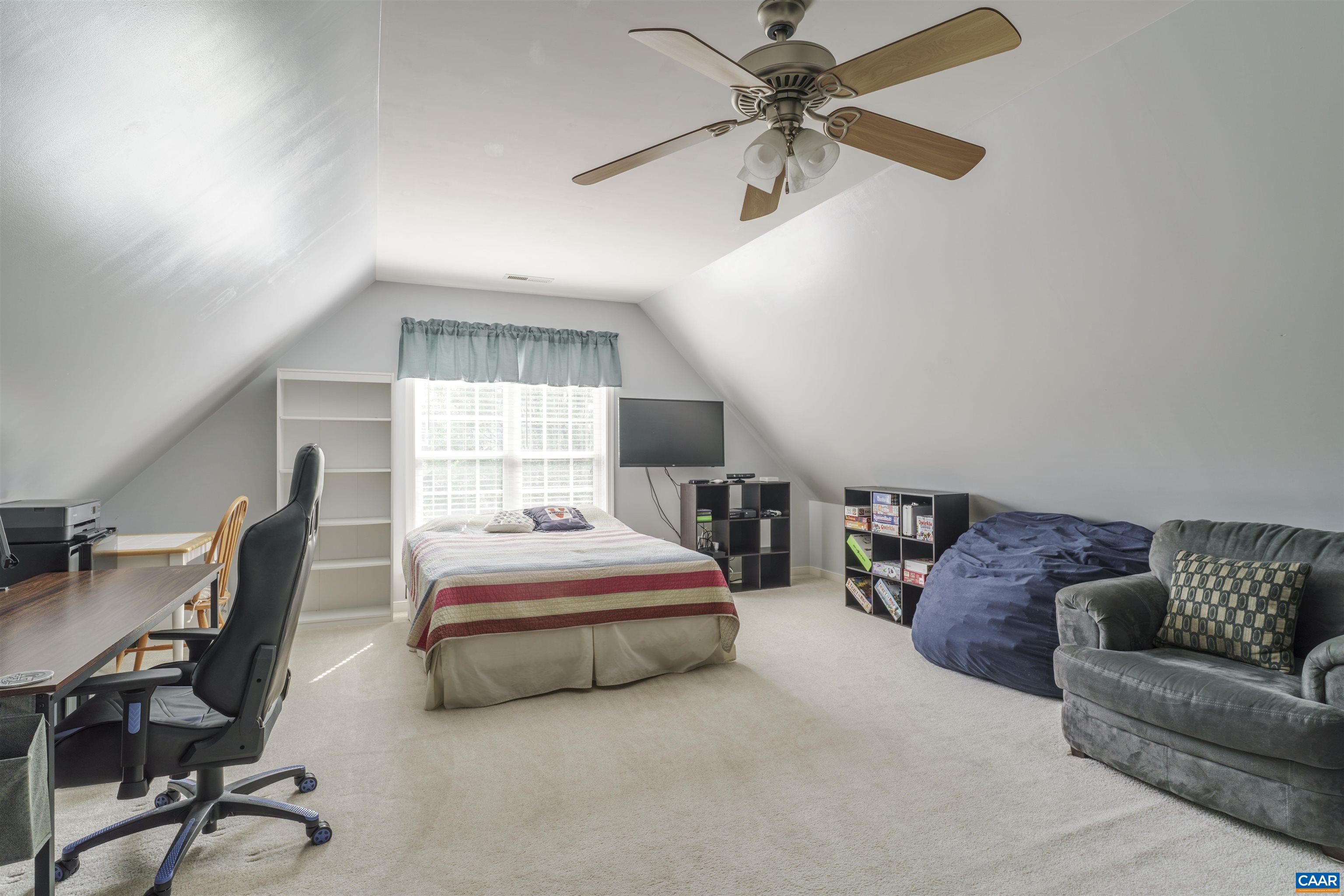 212 GRAYROCK DR