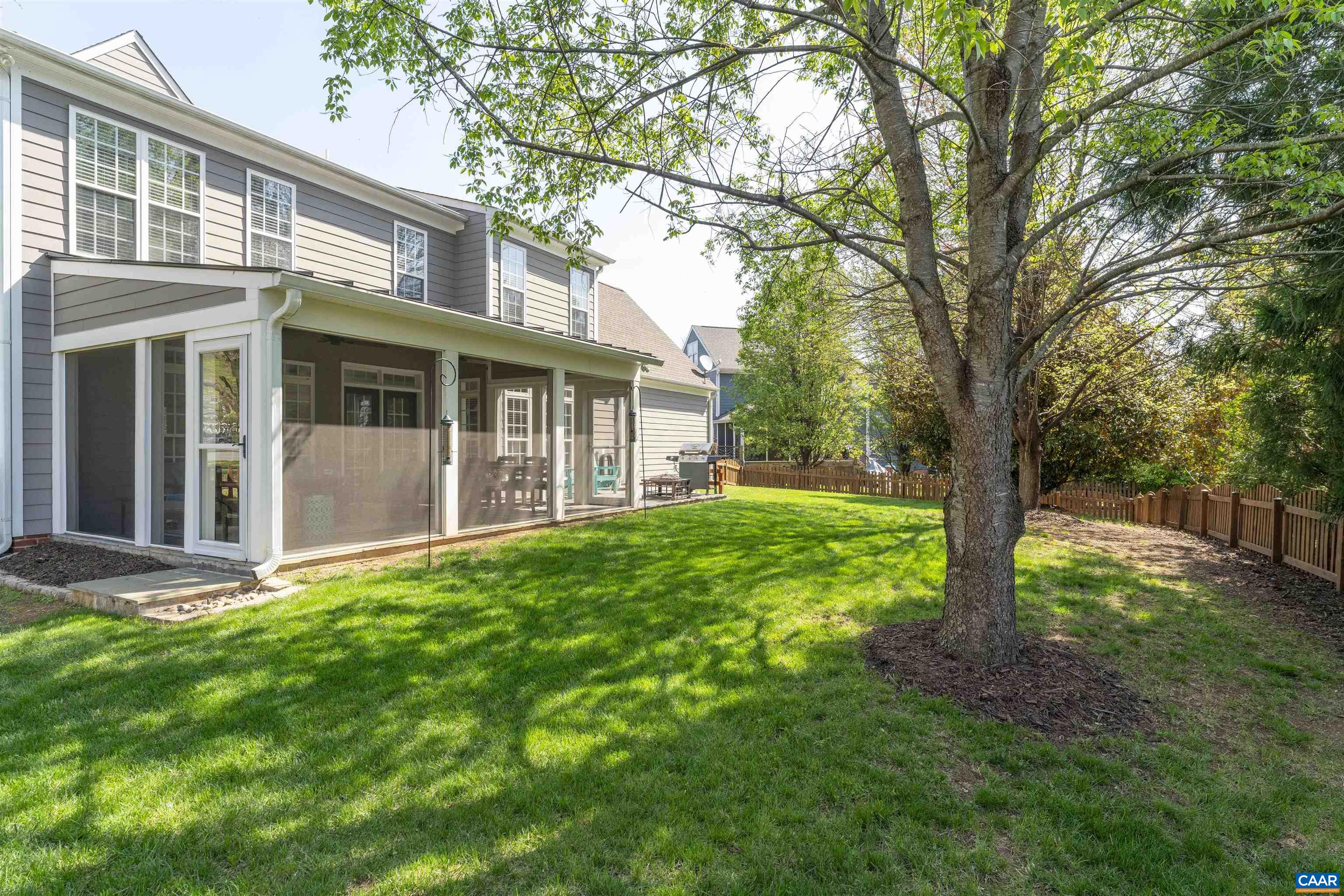 212 GRAYROCK DR