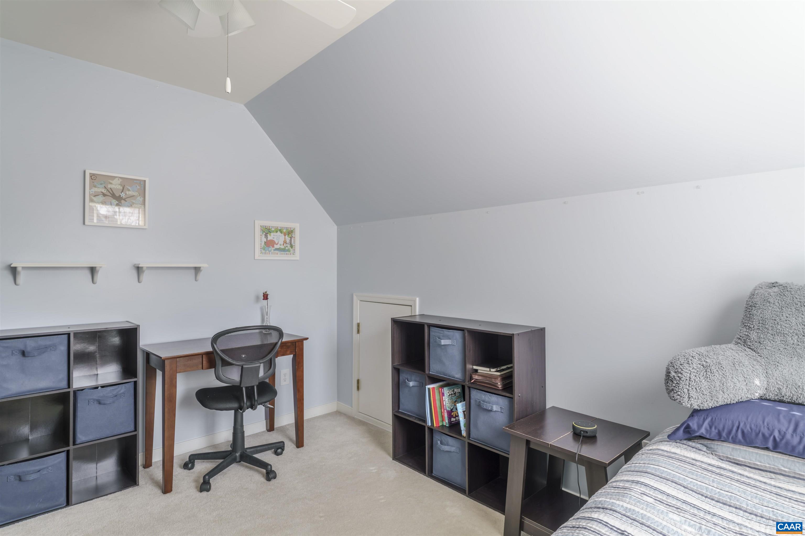 212 GRAYROCK DR