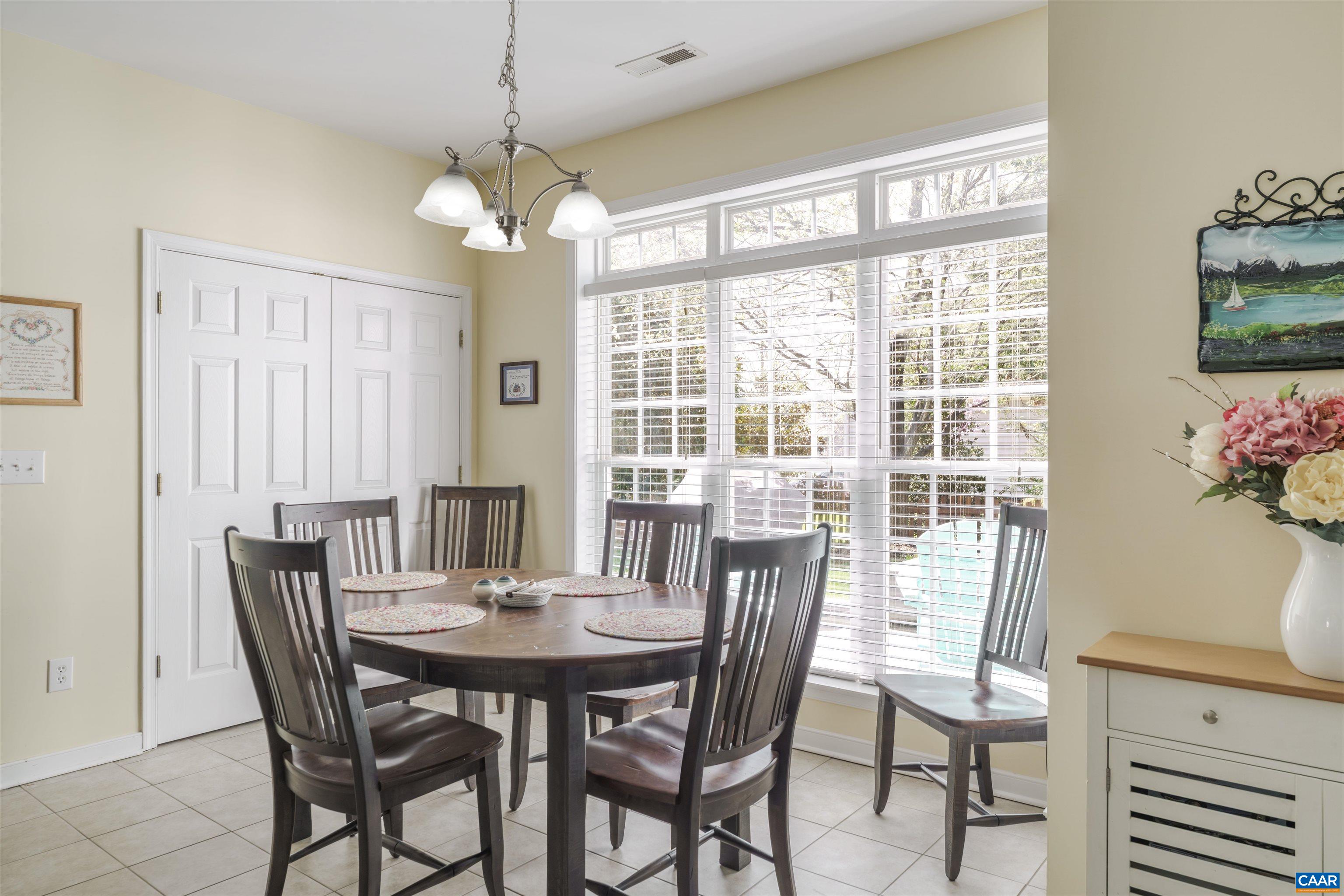 212 GRAYROCK DR