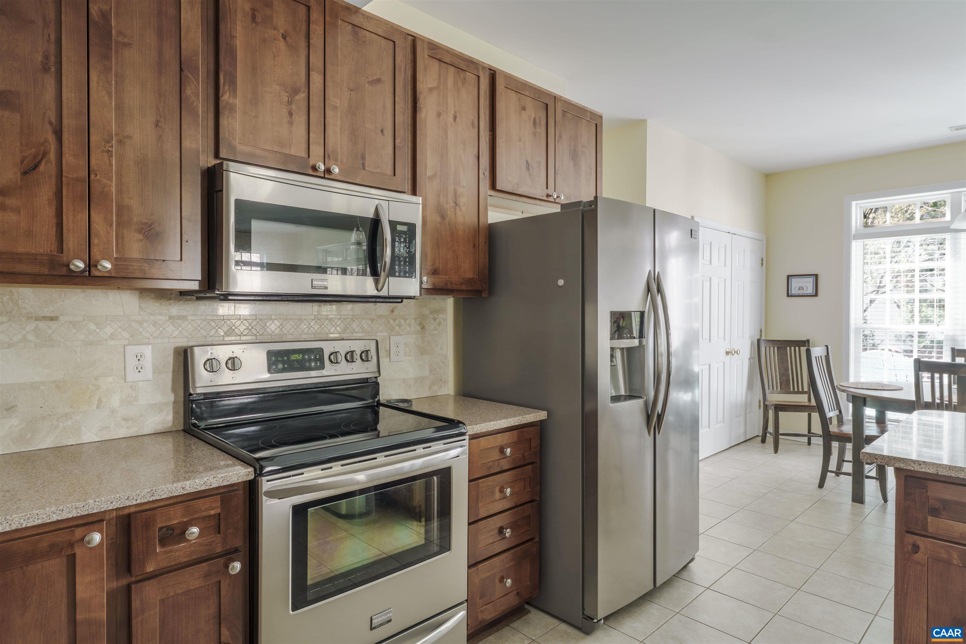 212 GRAYROCK DR