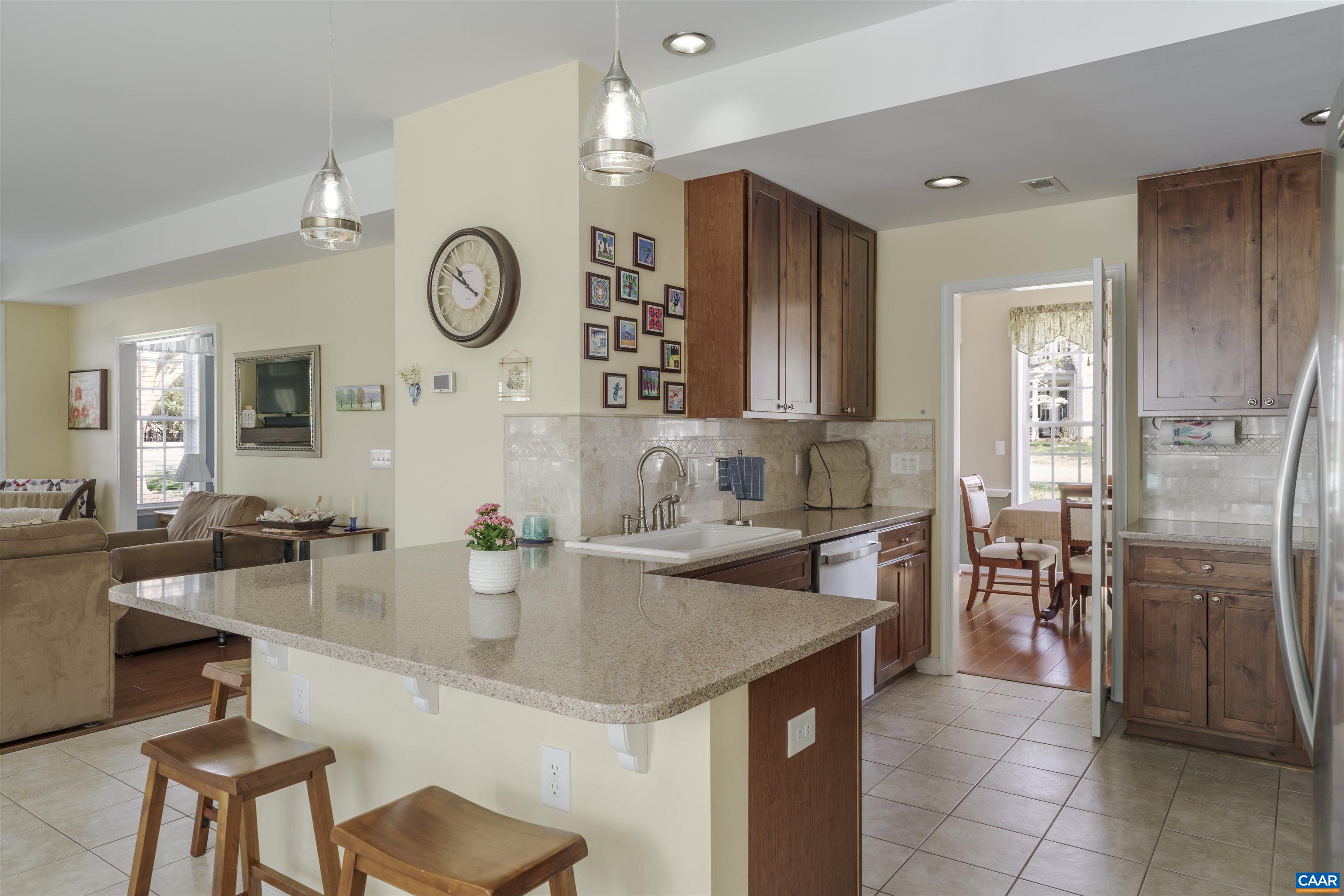 212 GRAYROCK DR