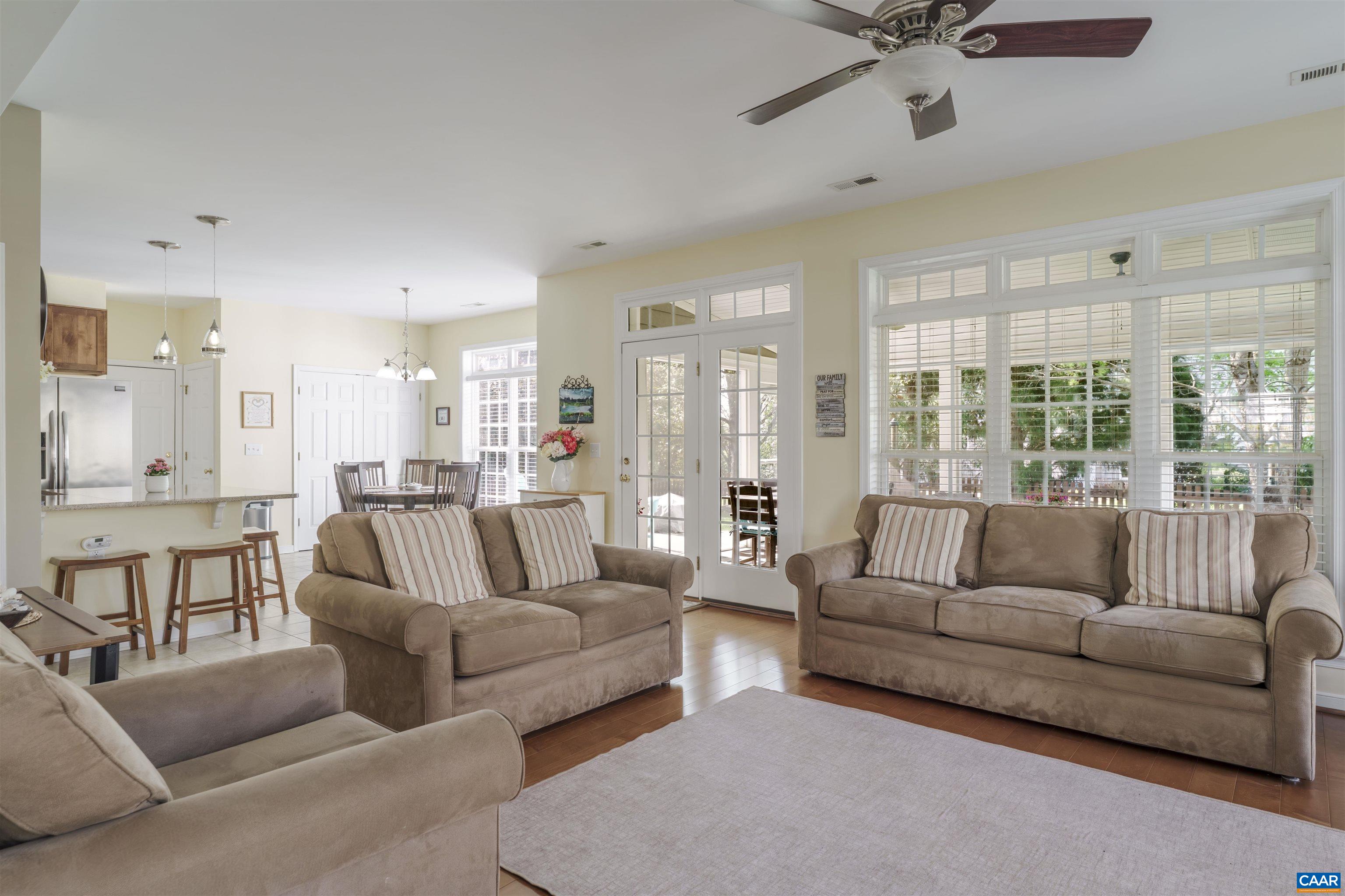 212 GRAYROCK DR