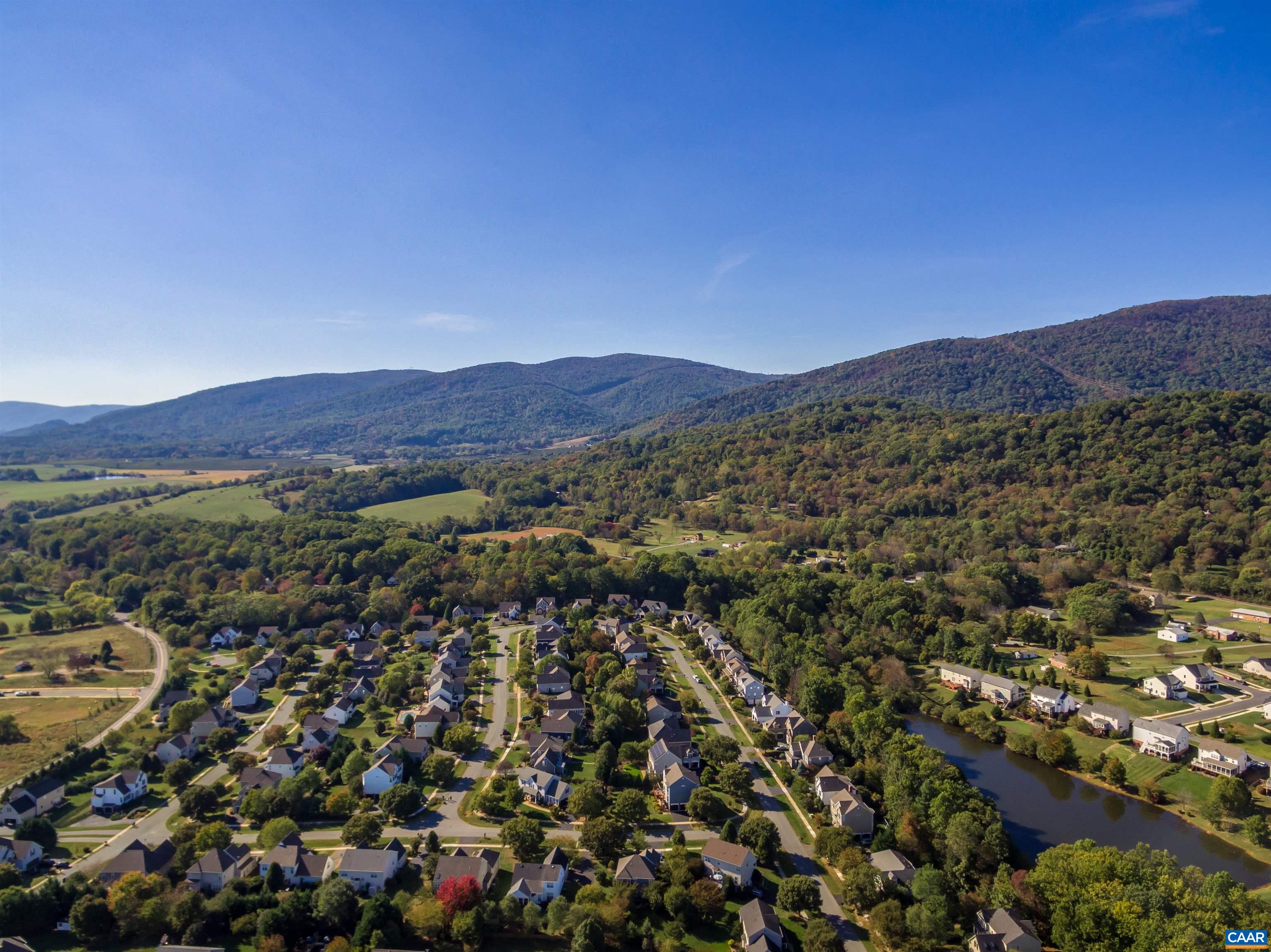 212 GRAYROCK DR