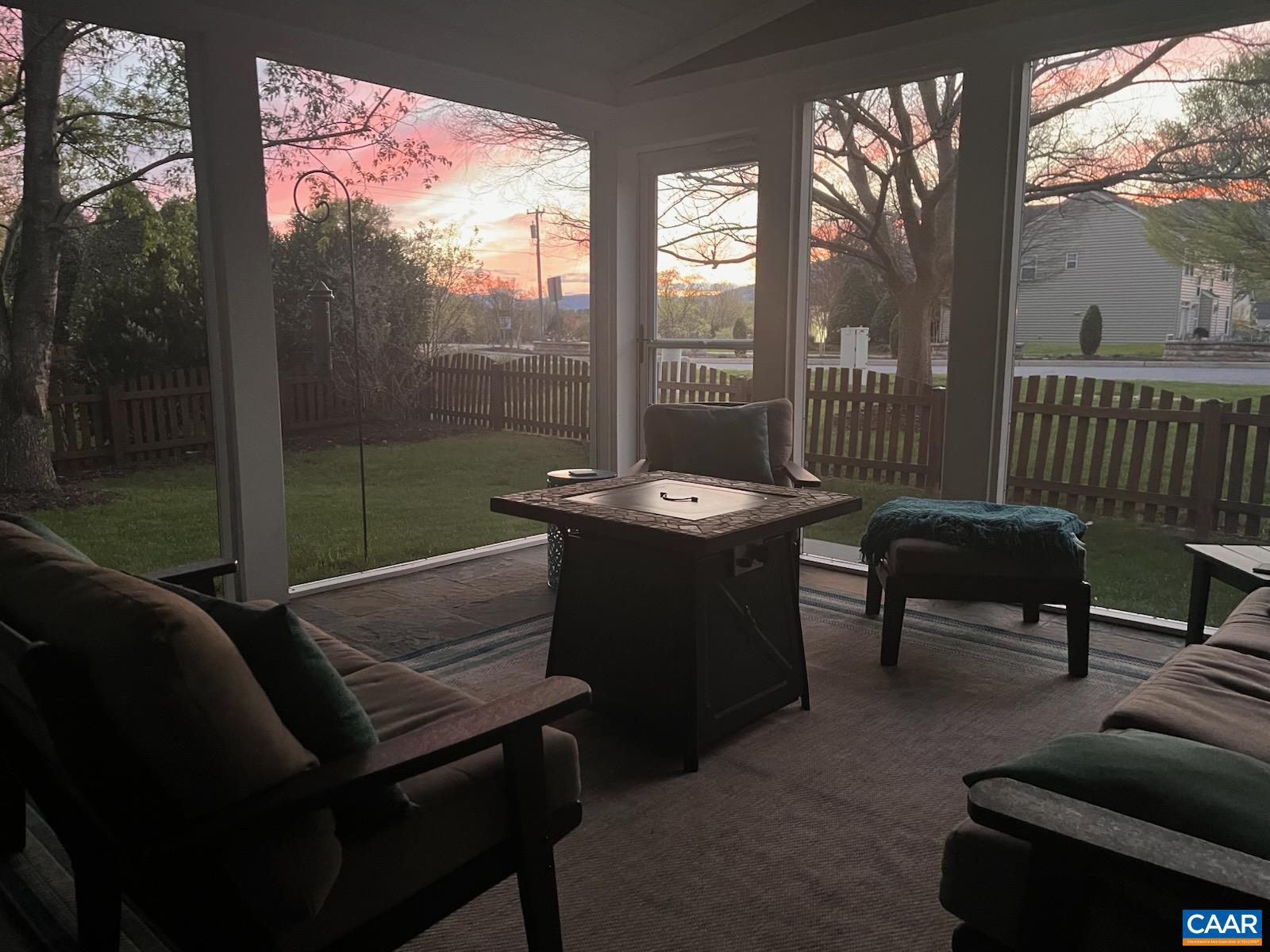 212 GRAYROCK DR