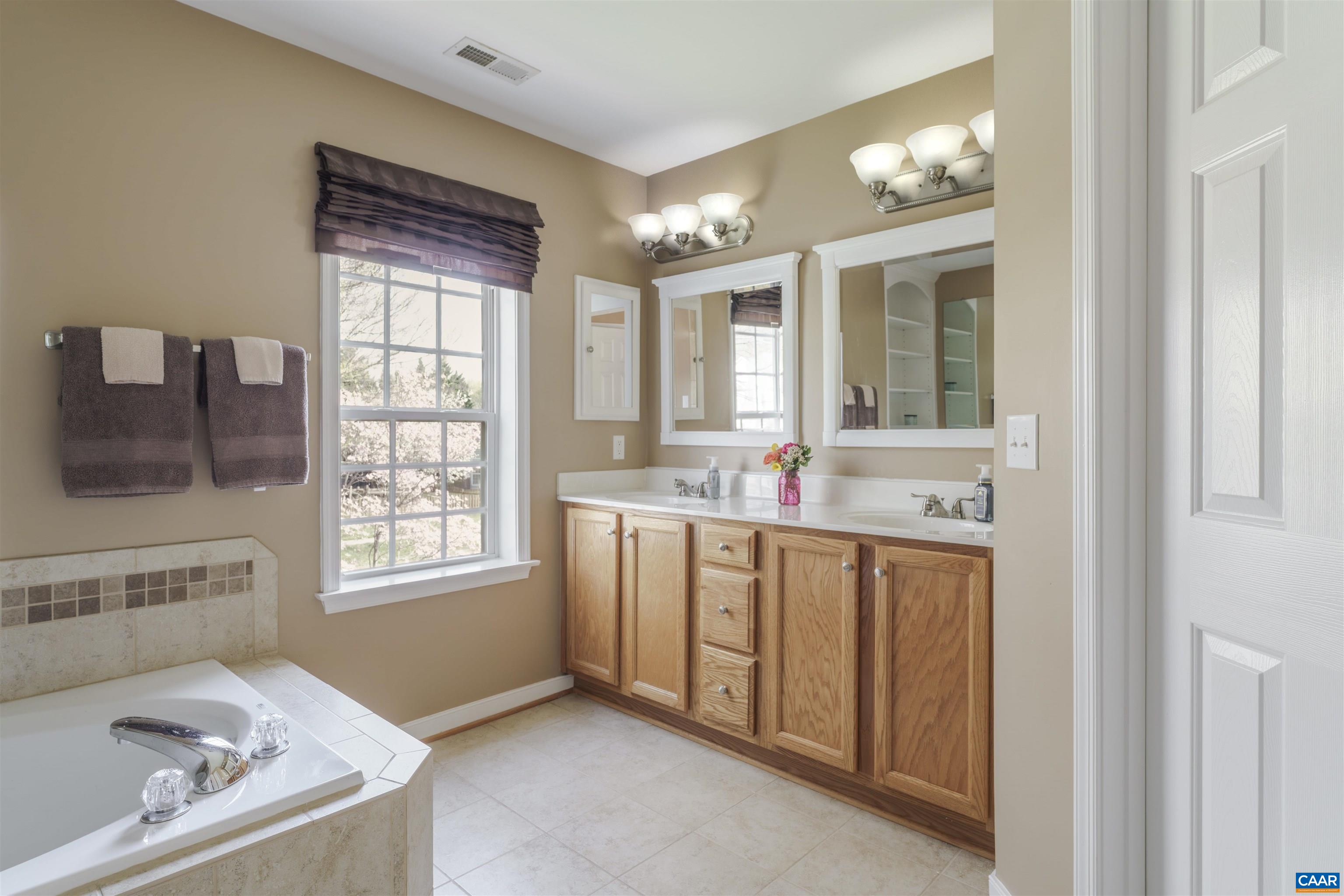 212 GRAYROCK DR