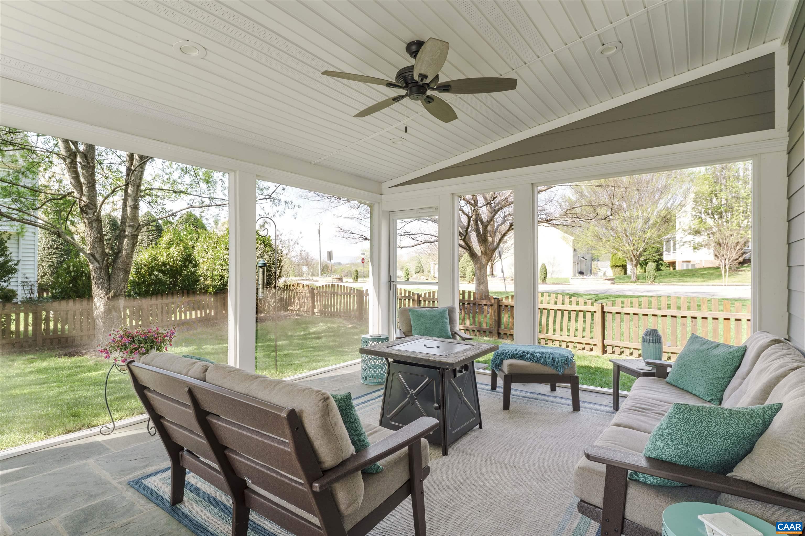 212 GRAYROCK DR