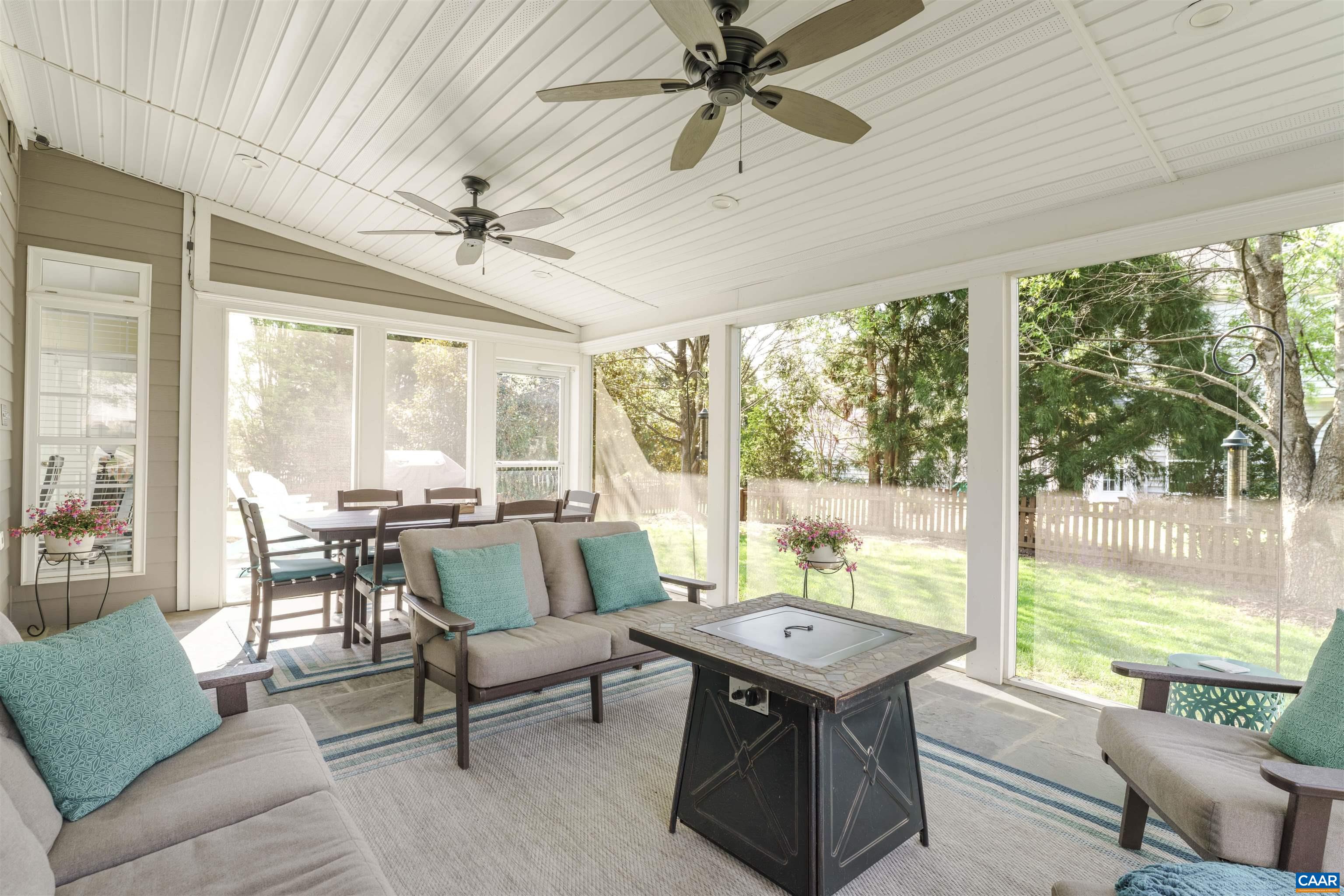 212 GRAYROCK DR