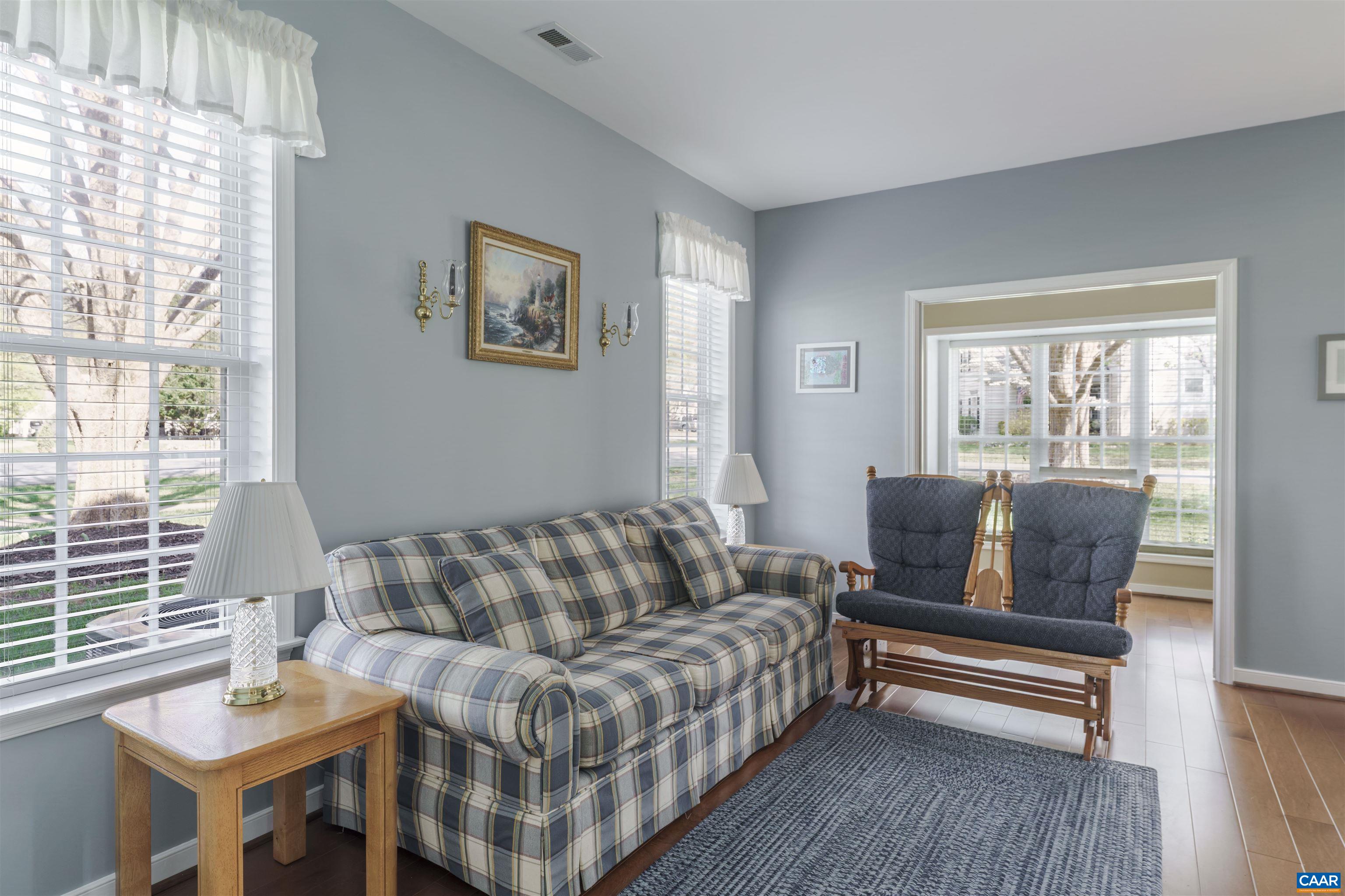212 GRAYROCK DR