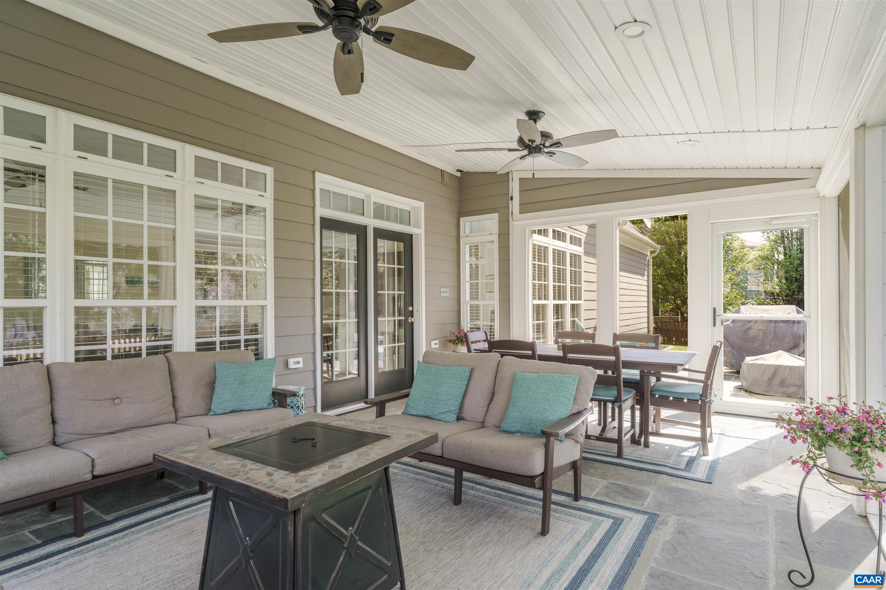 212 GRAYROCK DR