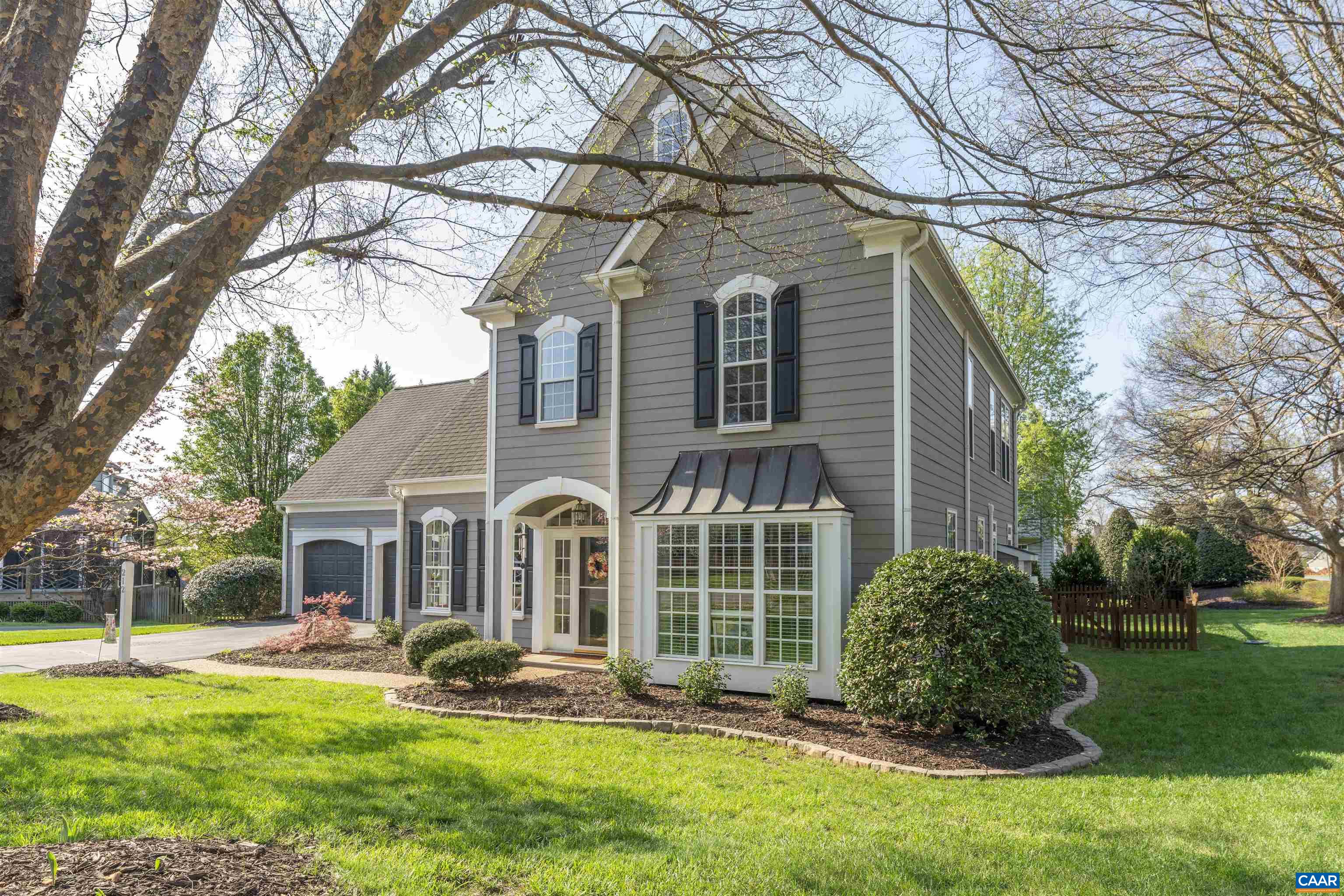 212 GRAYROCK DR