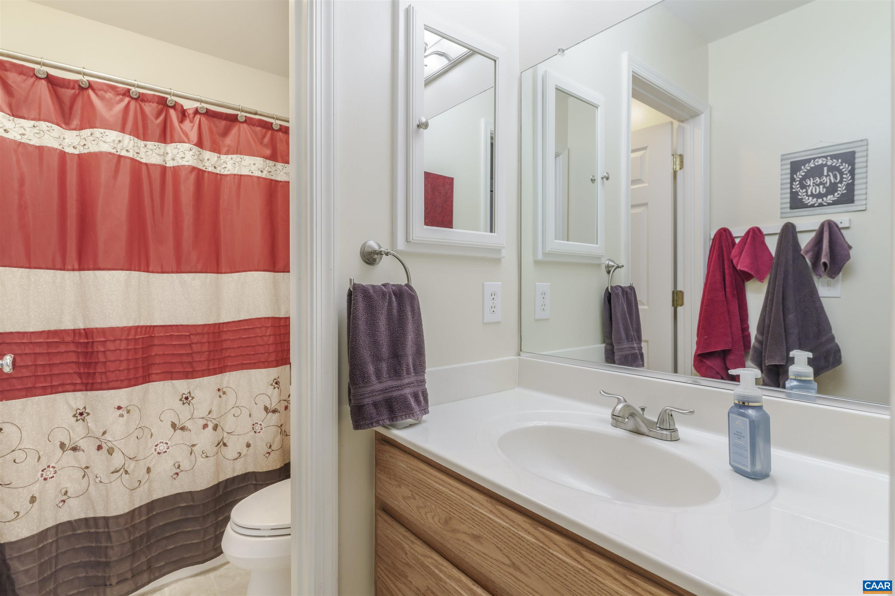 212 GRAYROCK DR
