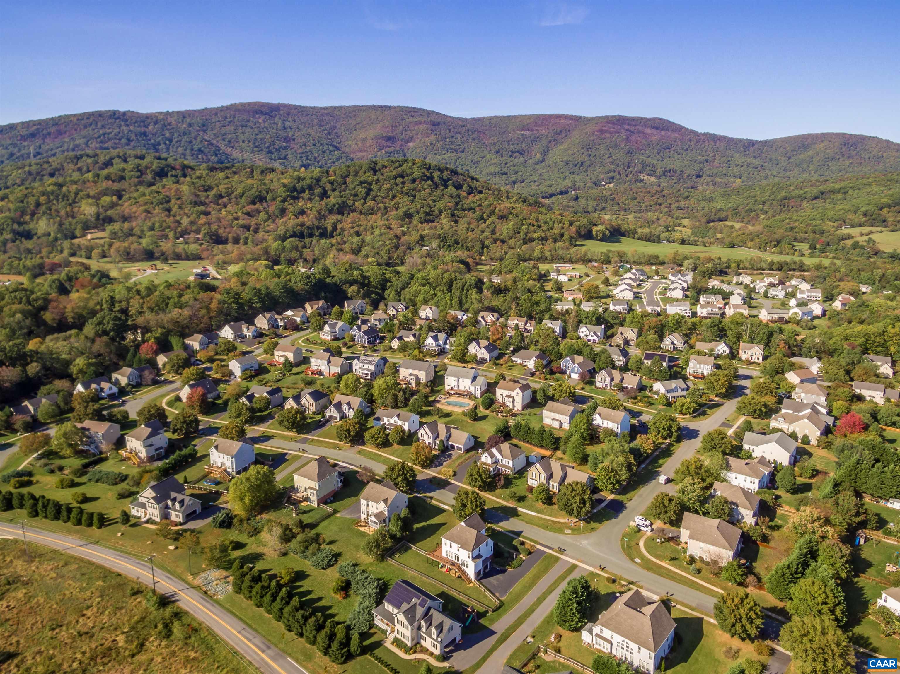 212 GRAYROCK DR