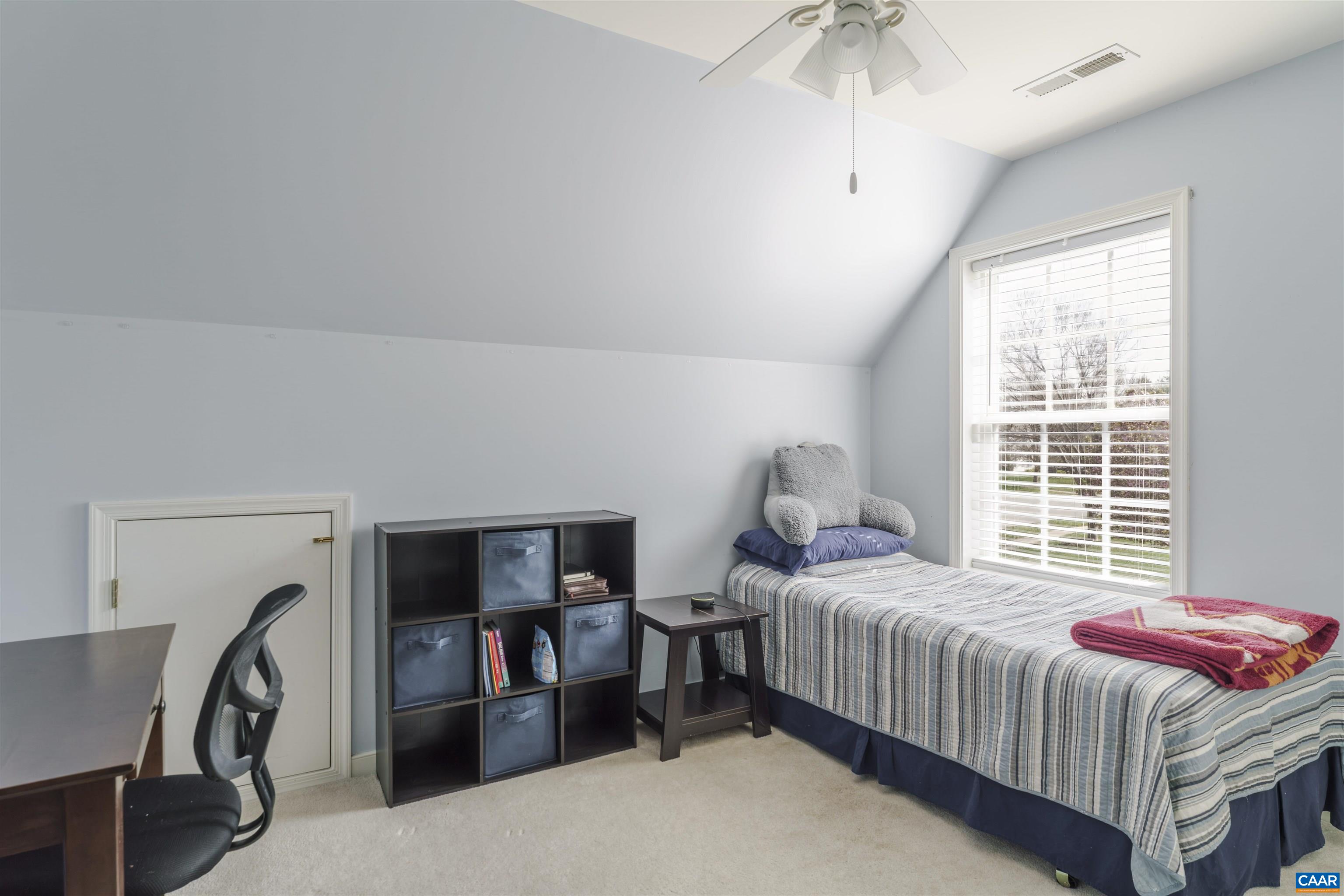 212 GRAYROCK DR