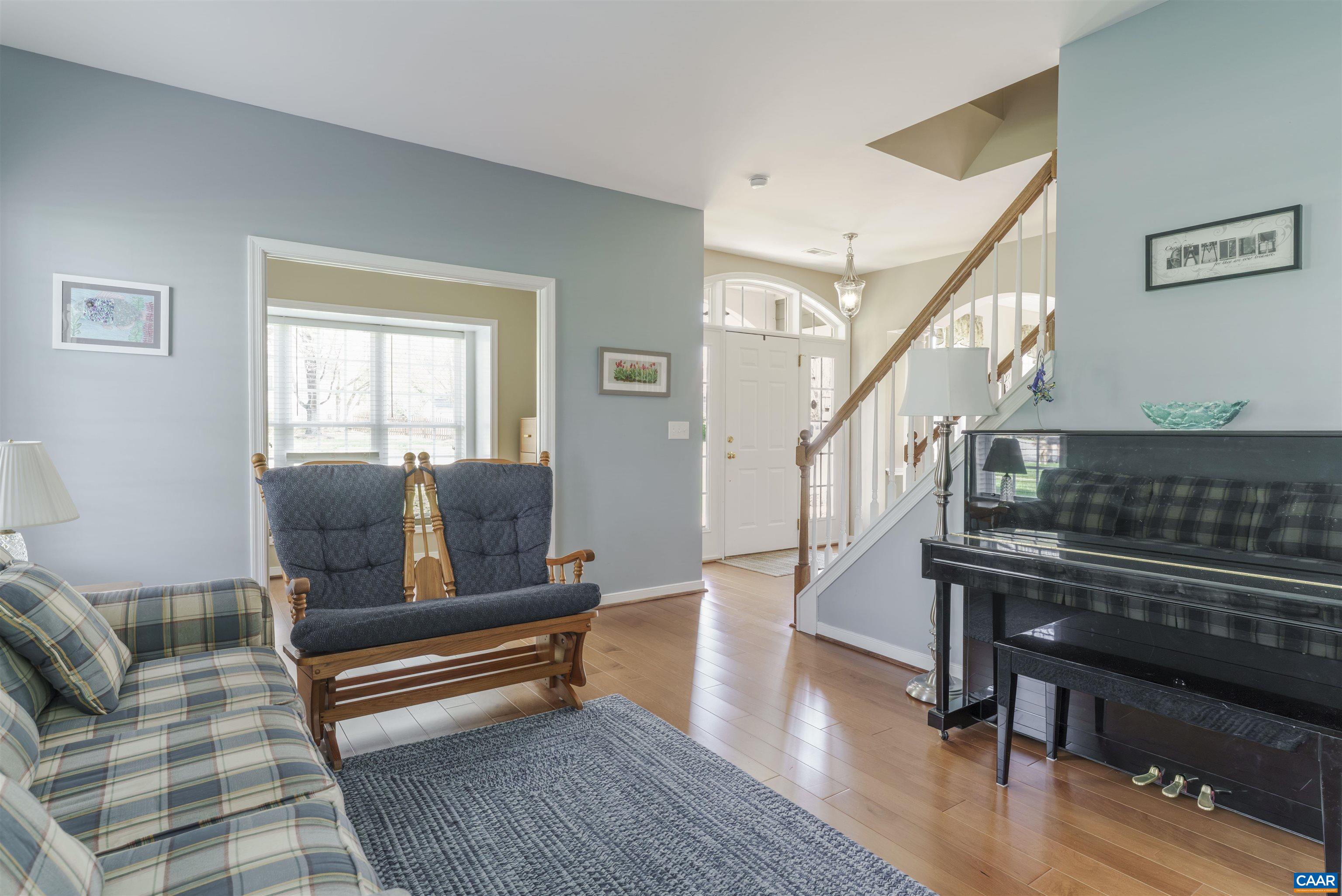 212 GRAYROCK DR