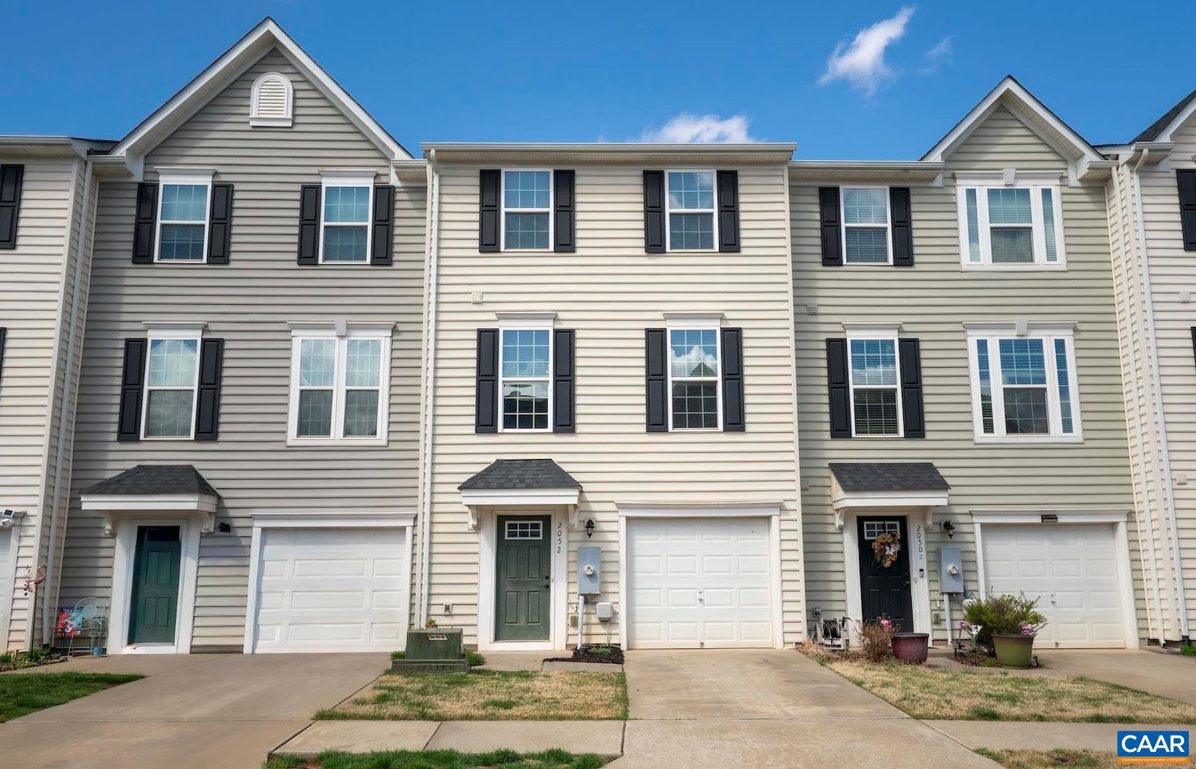 2052 ELM TREE CT