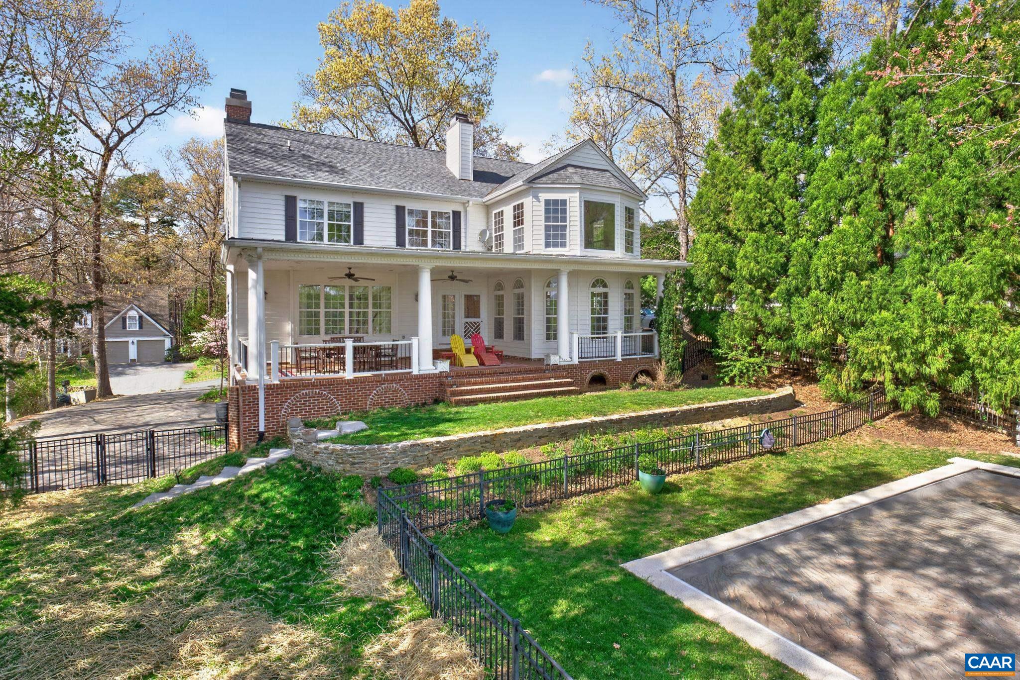 1113 RIVER OAKS LN
