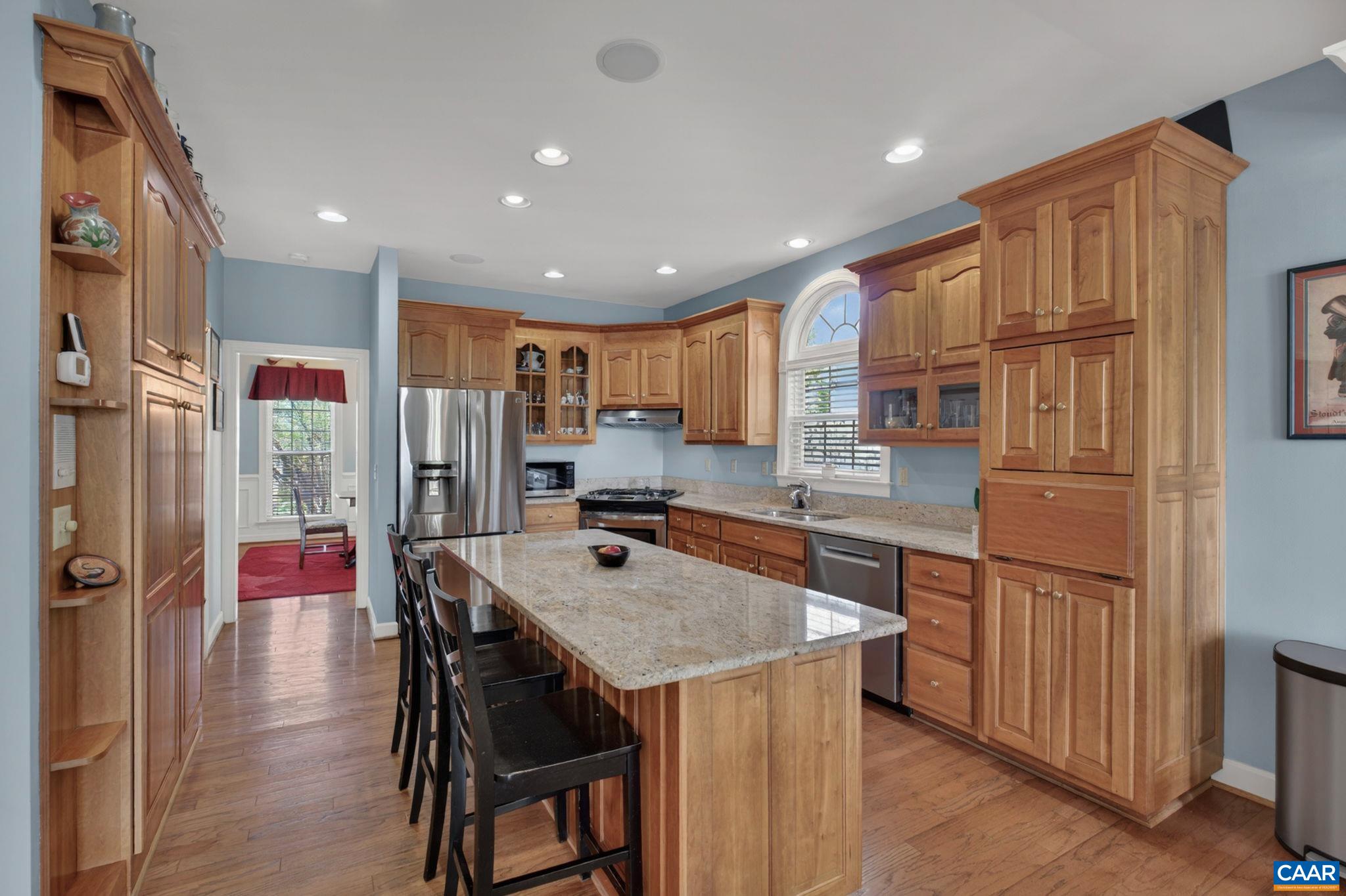 1113 RIVER OAKS LN
