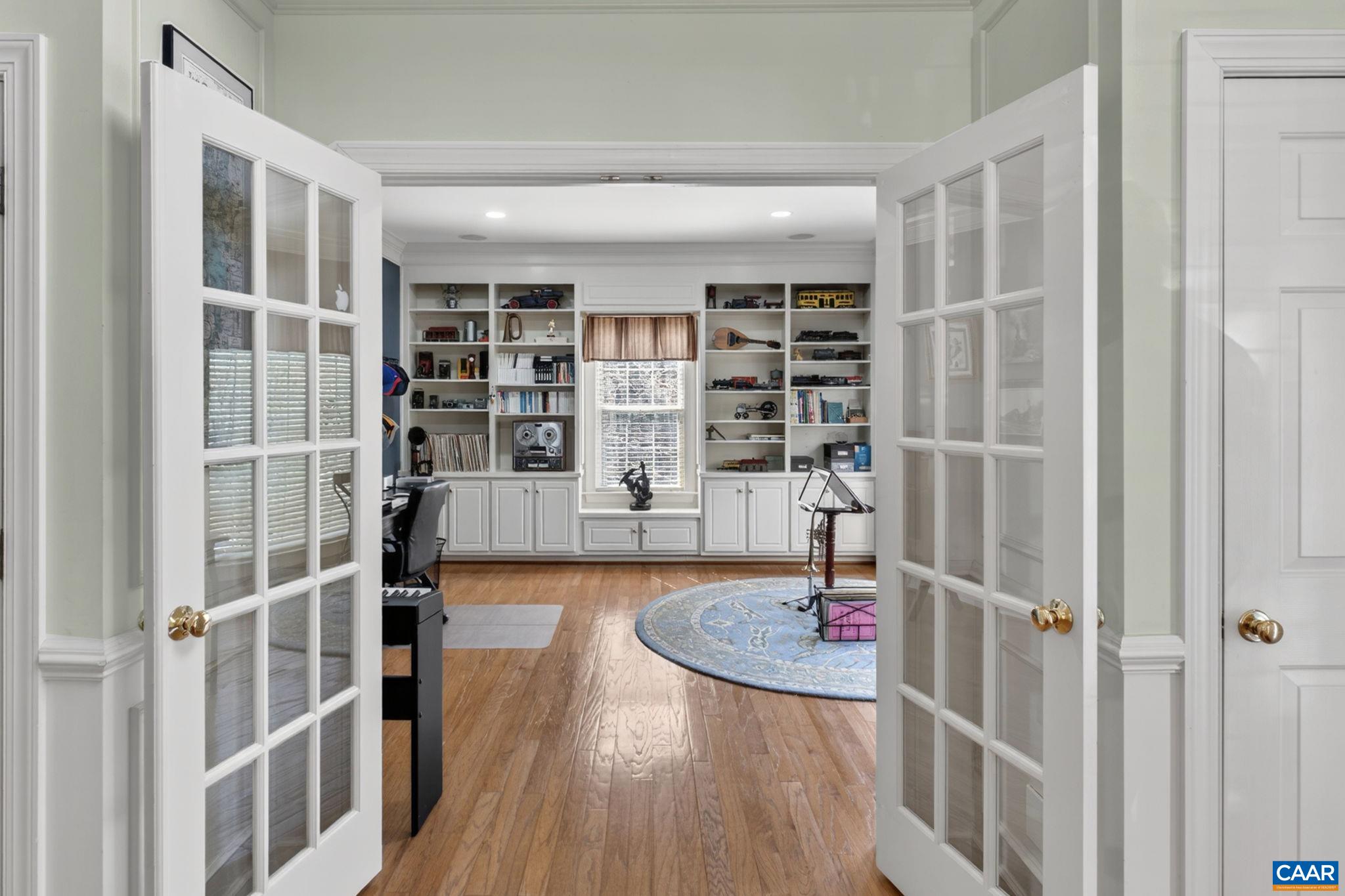 1113 RIVER OAKS LN