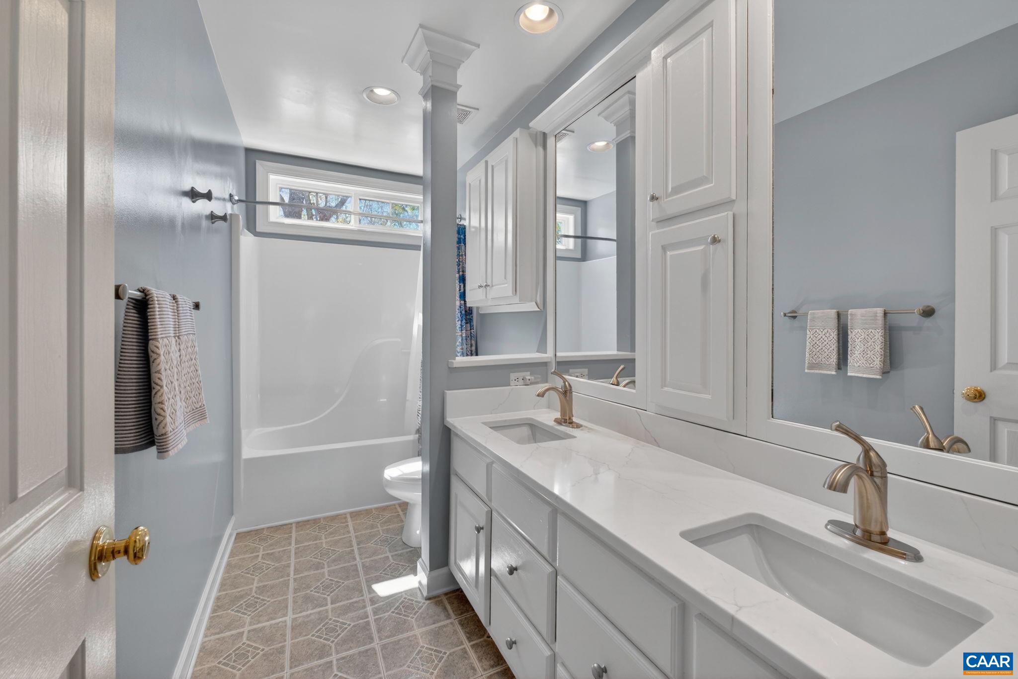 1113 RIVER OAKS LN