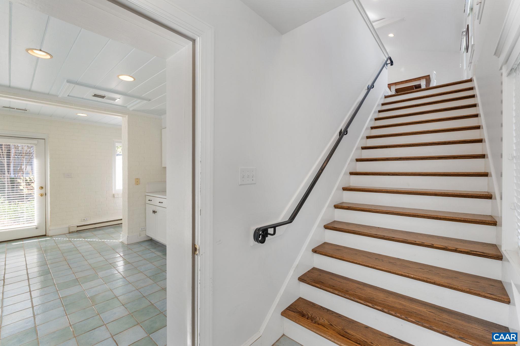 101 CAVALIER DR