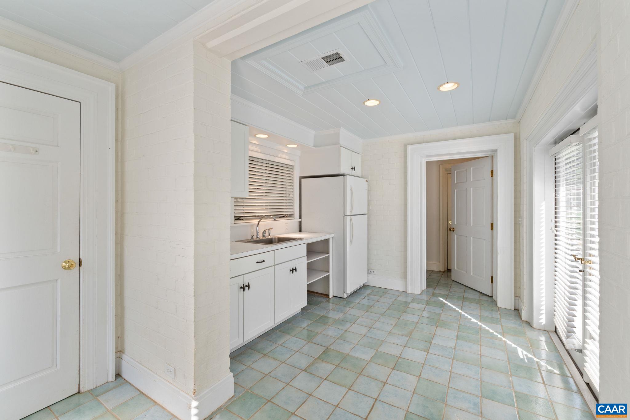 101 CAVALIER DR