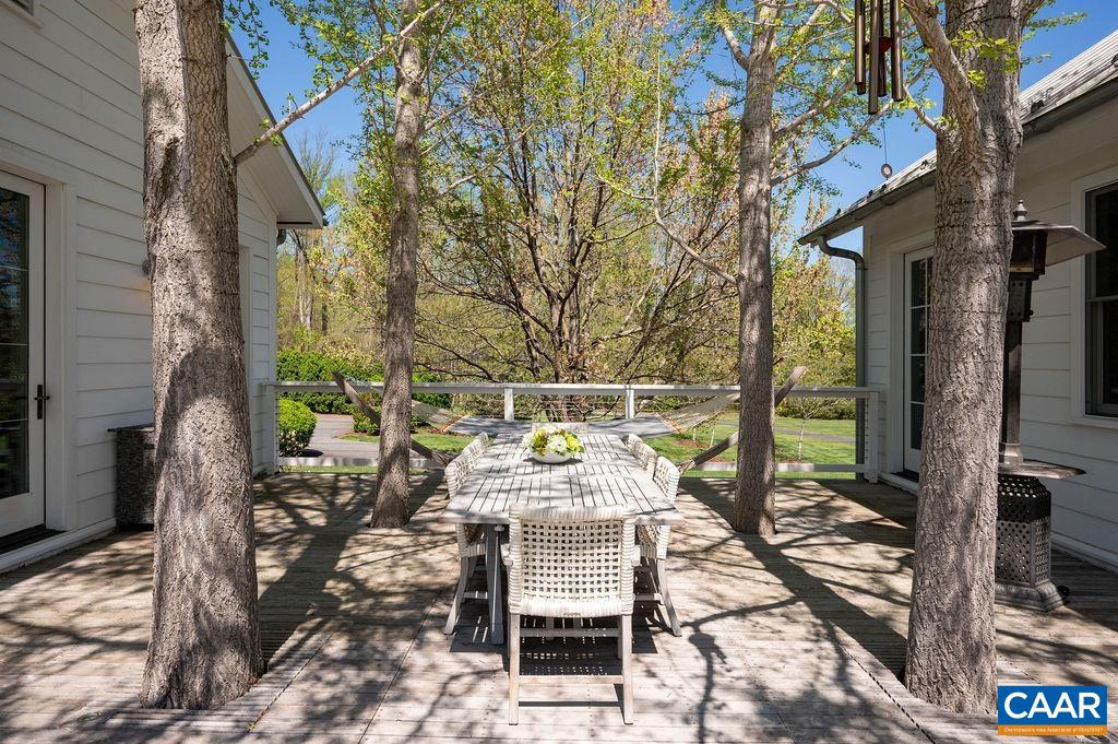 6877 HARVEST FARMS LN