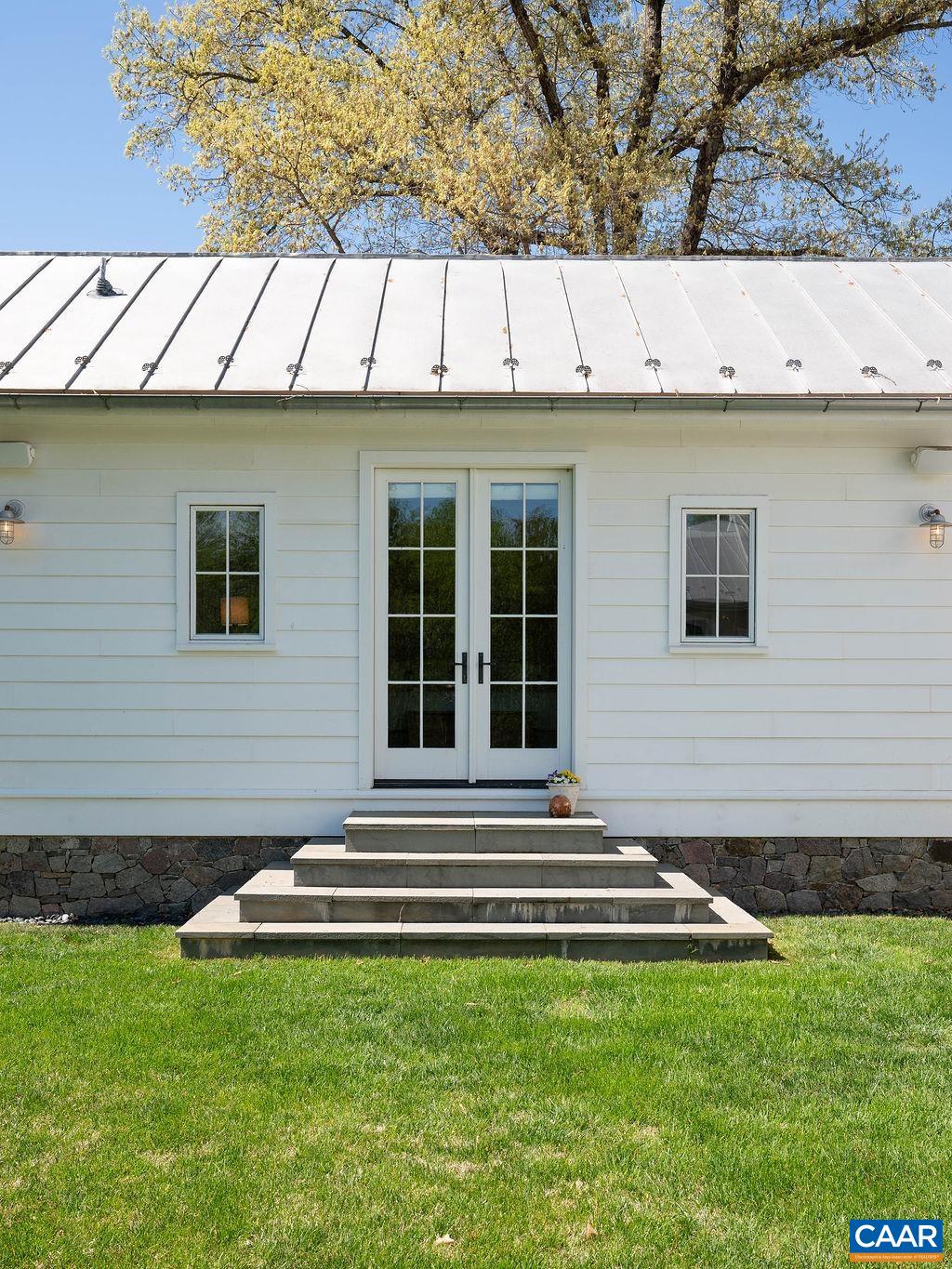 6877 HARVEST FARMS LN