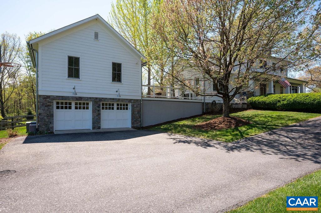 6877 HARVEST FARMS LN